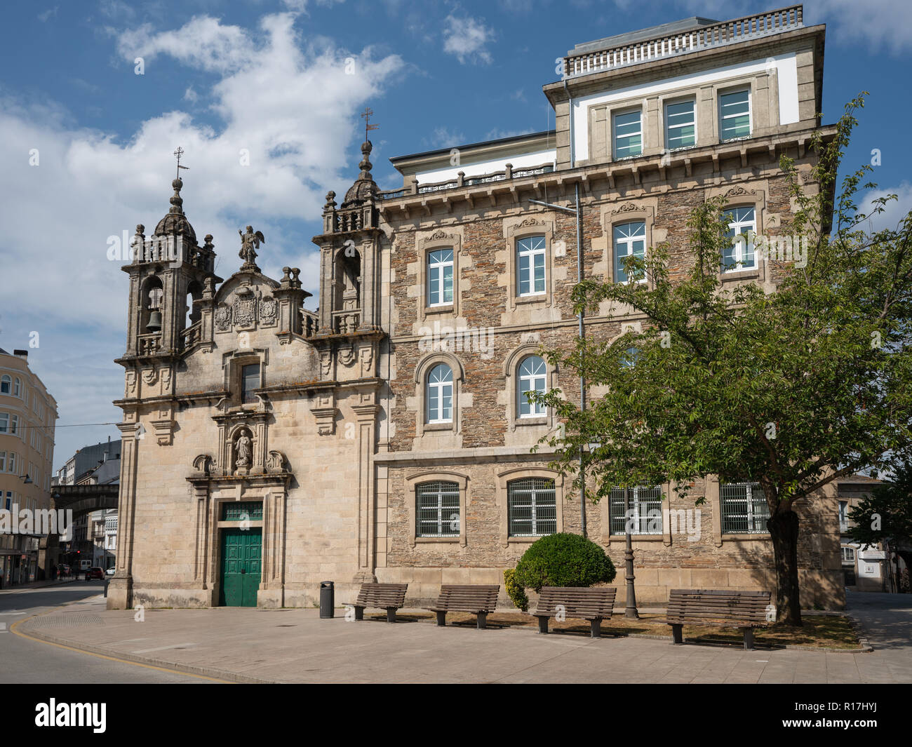 LUGO, SPANIEN - 28. AUGUST 2018: Panoramabild der Igrexa de San Froilan, berühmten Ort der Lugo am 28 August, 2018 in Galizien, Spanien Stockfoto