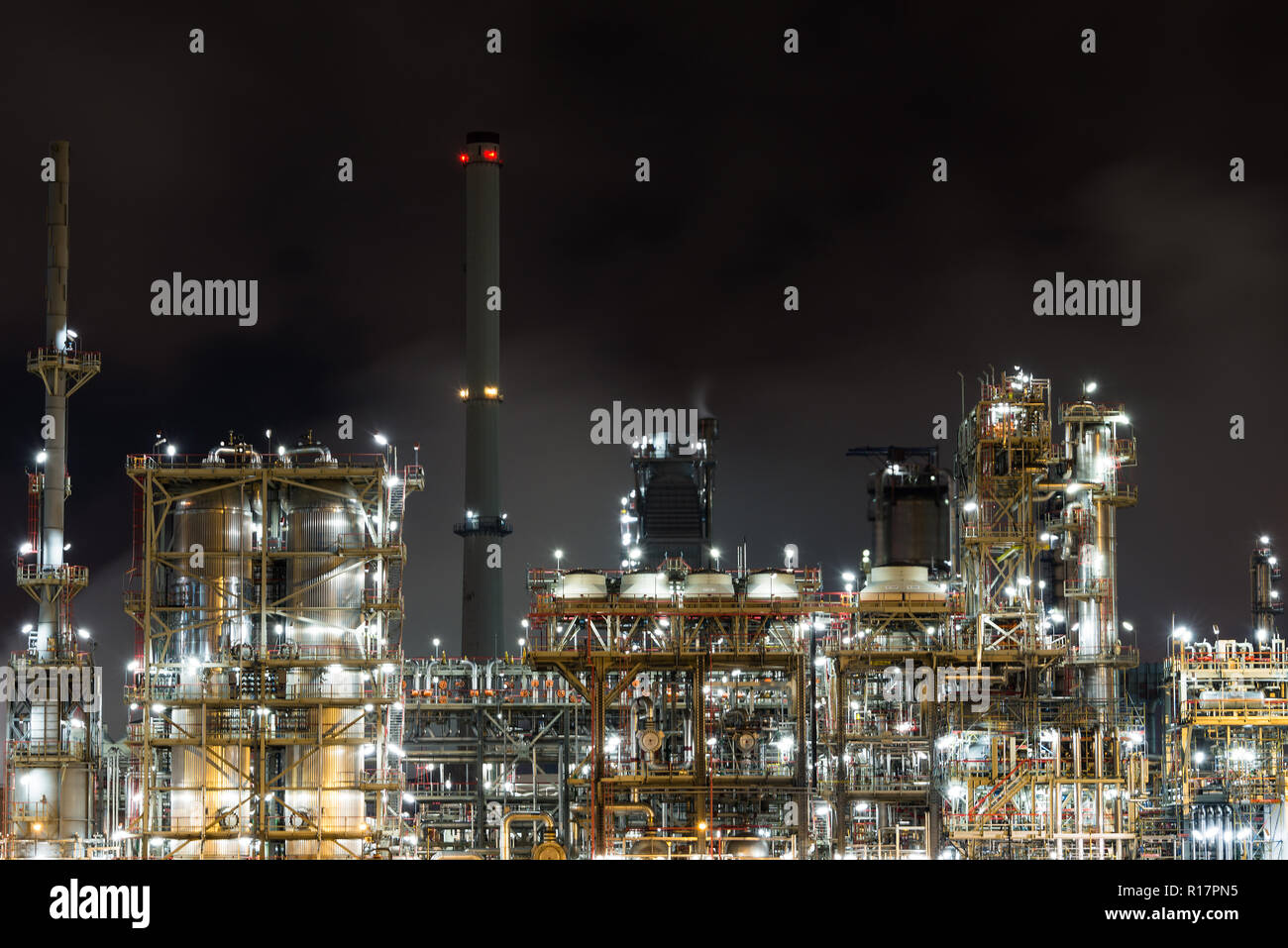 Lichter von eine petrochemische Anlage in der Nacht. Stockfoto
