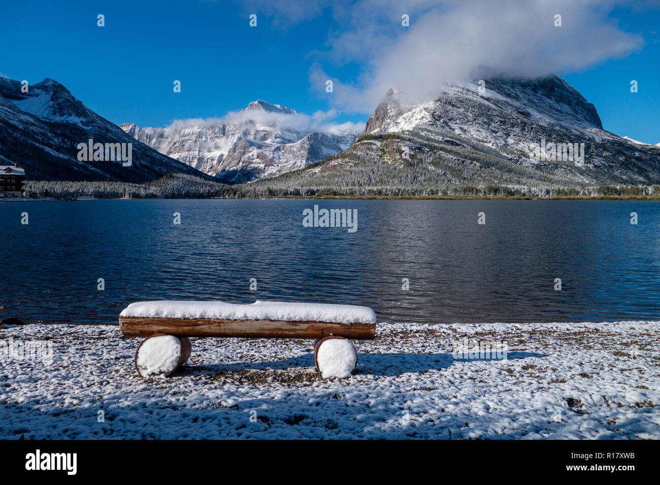 Mt Grinnell und Swiftwater See nach einem Schneesturm. Glacier National Park, Montana Stockfoto