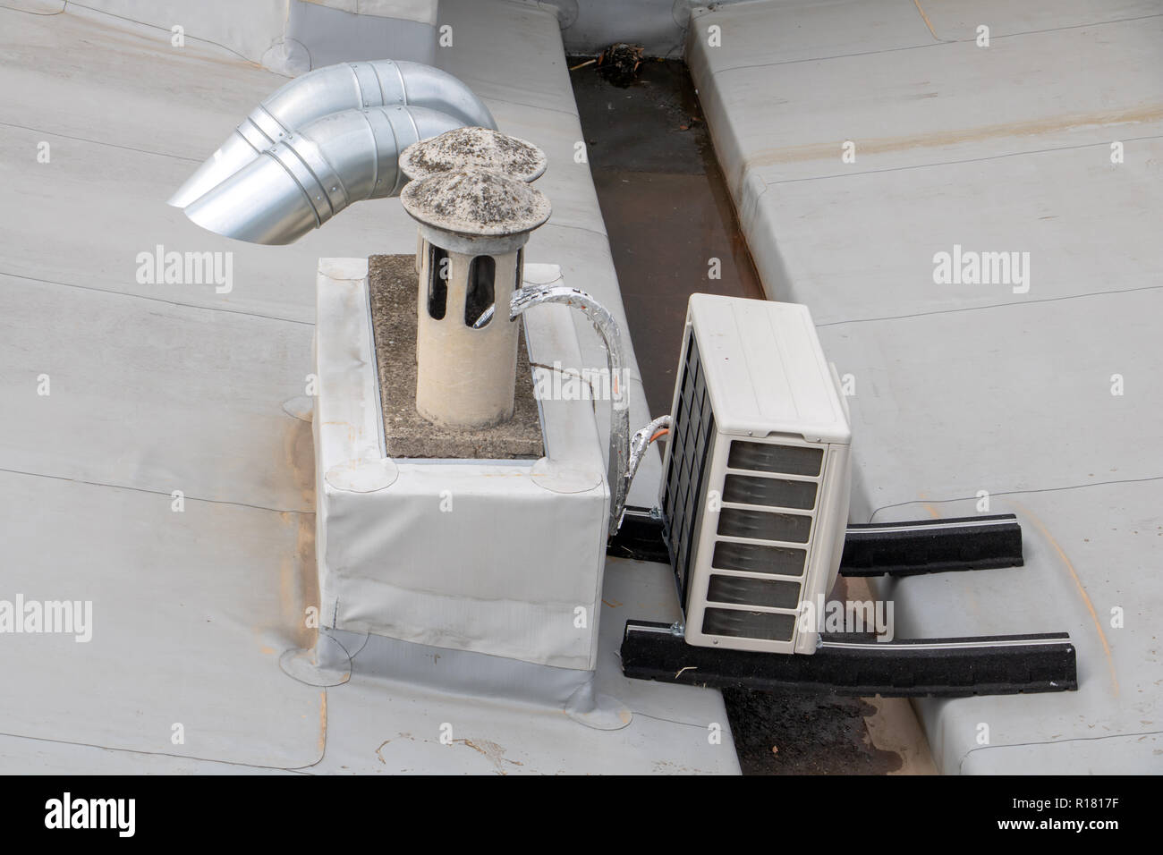 Lufteinlass-oder Klimaanlagen-Rohr Stockbild - Bild von haus, infektion:  97272757