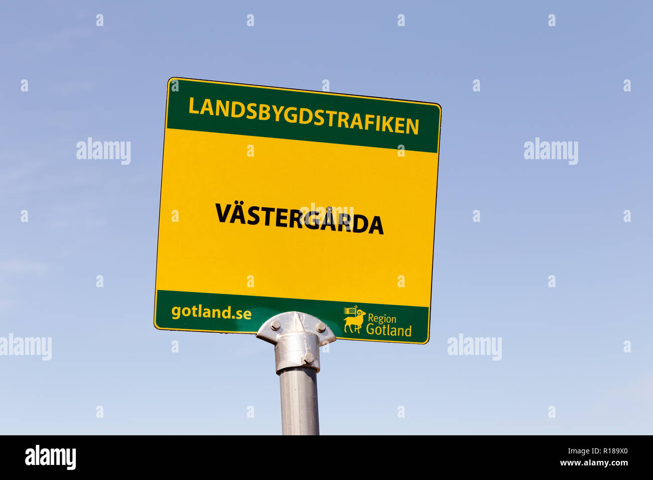 Vastergarda, Schweden - 14. Mai 2016: Close-up der Provinz Gotland öffentliche Verkehrsmittel Bus Stop Schild am Vastergarda in einem ländlichen Aera. Stockfoto