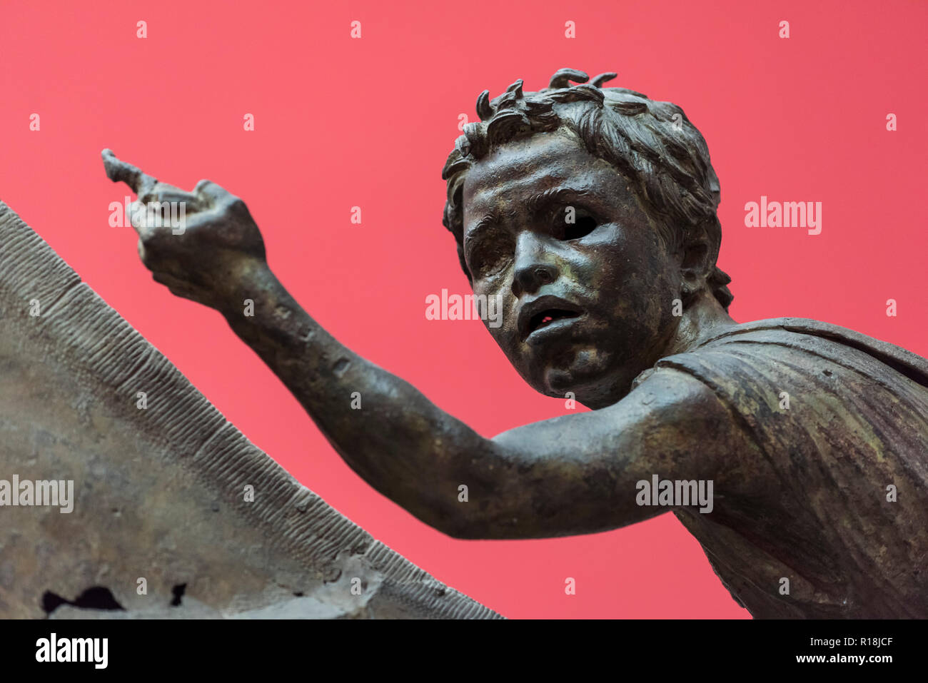 Athen. Griechenland. Das artemision Jockey, Bronzestatue eines Pferdes und junge Jockey, vom Ca. 140 v. Chr. Archäologischen Nationalmuseum von Athen. Der st Stockfoto