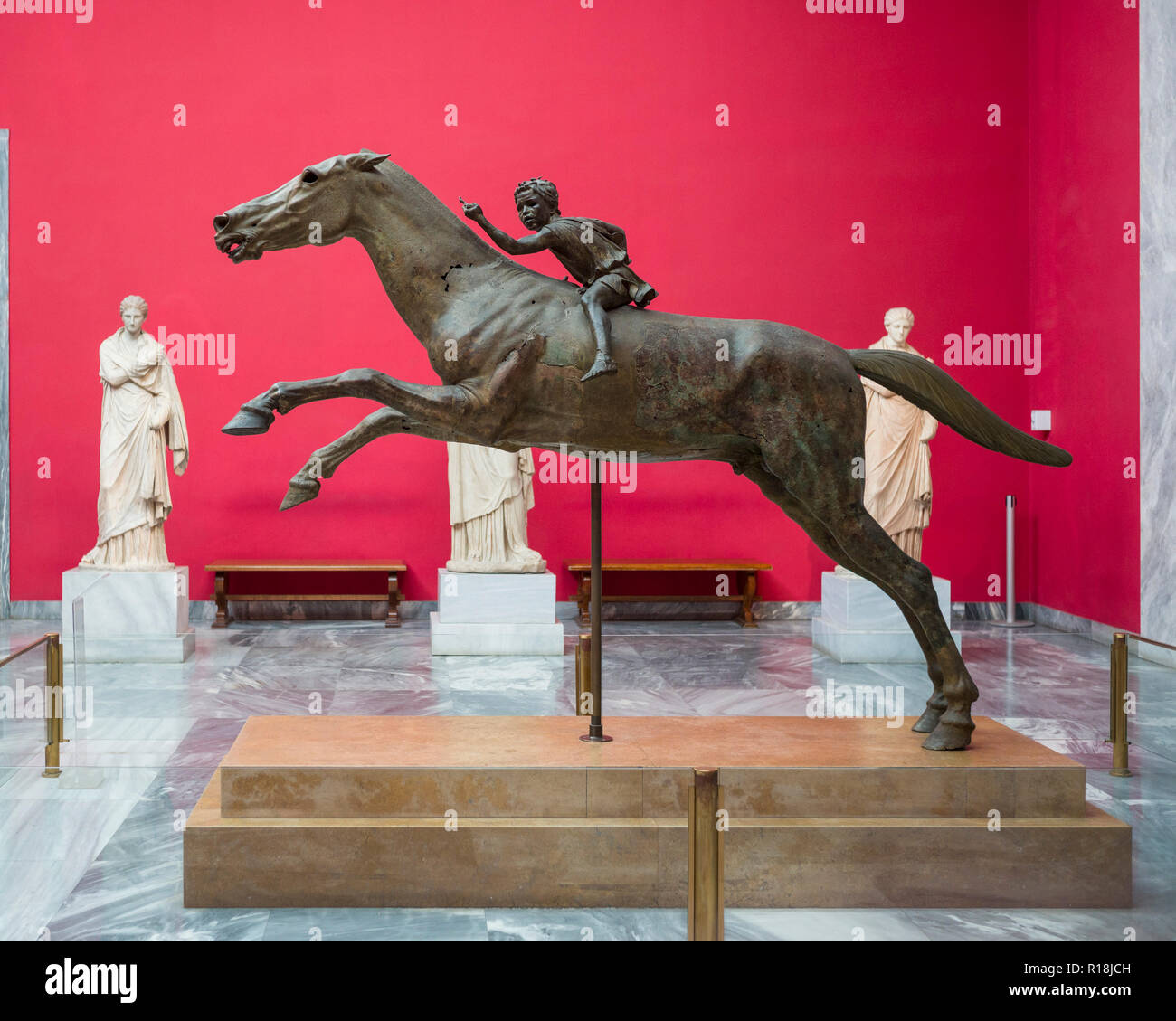 Athen. Griechenland. Das artemision Jockey, Bronzestatue eines Pferdes und junge Jockey, vom Ca. 140 v. Chr. Archäologischen Nationalmuseum von Athen. Der st Stockfoto