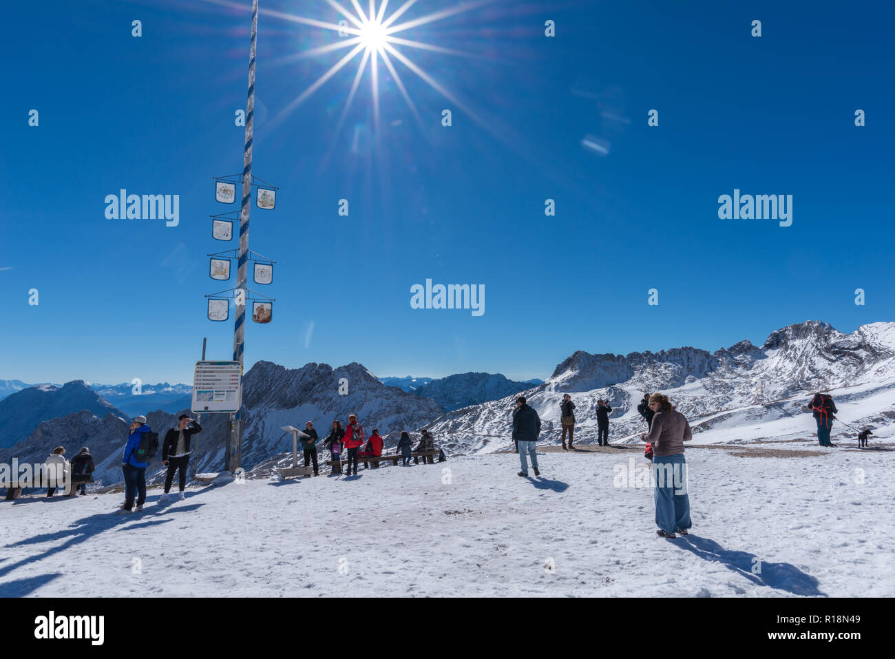 Zugspitze, Zugspitzeplat, höchster Gipfel, Garmisch-Partenkirchen, Wetterstein Gebirge oder Wettersteingebirge, Alpen, Bayern, Deutschland, Europa Stockfoto