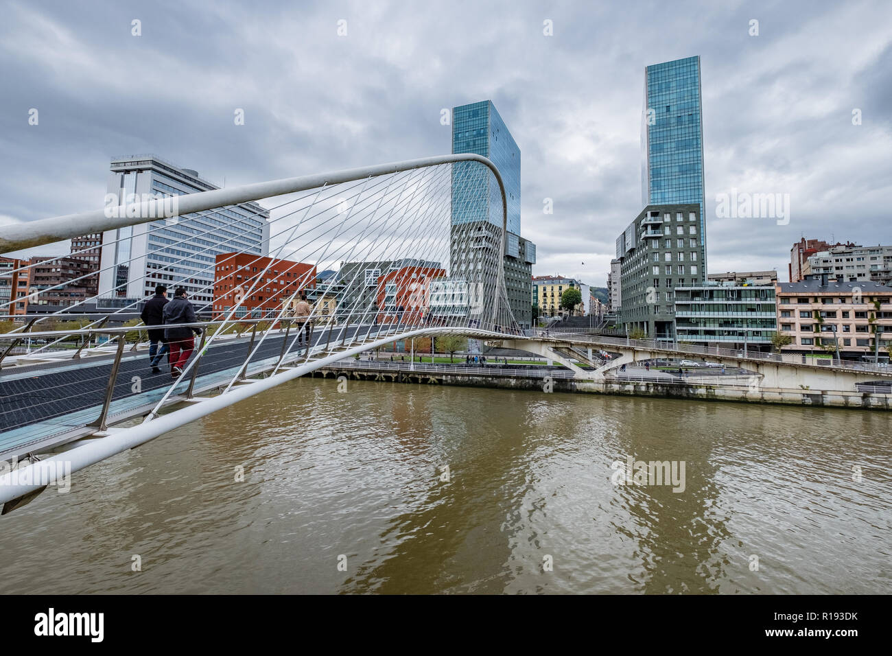 ZUBIZURI, Puente Peatonal del Campo de VolantínBilbao, Spanien, Europa. Stockfoto