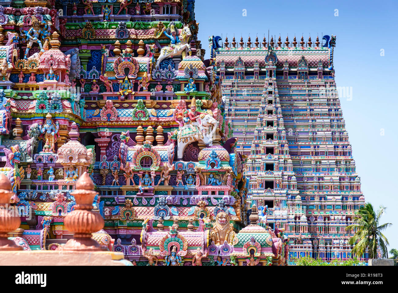 Gopurams in Sri Ranganathaswamy Tempel, Indien. Ein Gopuram ist eine monumentale Torhaus Turm, meist reich verzierte, am Eingang eines Hindu Tempel Stockfoto