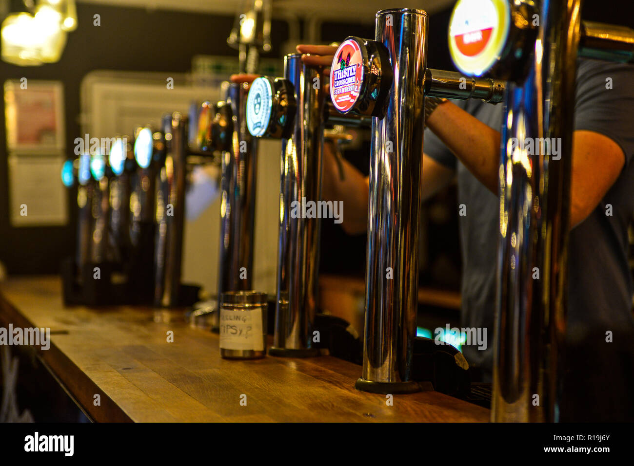 Bis Bier Taps in ein Bier stehen in Edinburgh, Schottland. Stockfoto