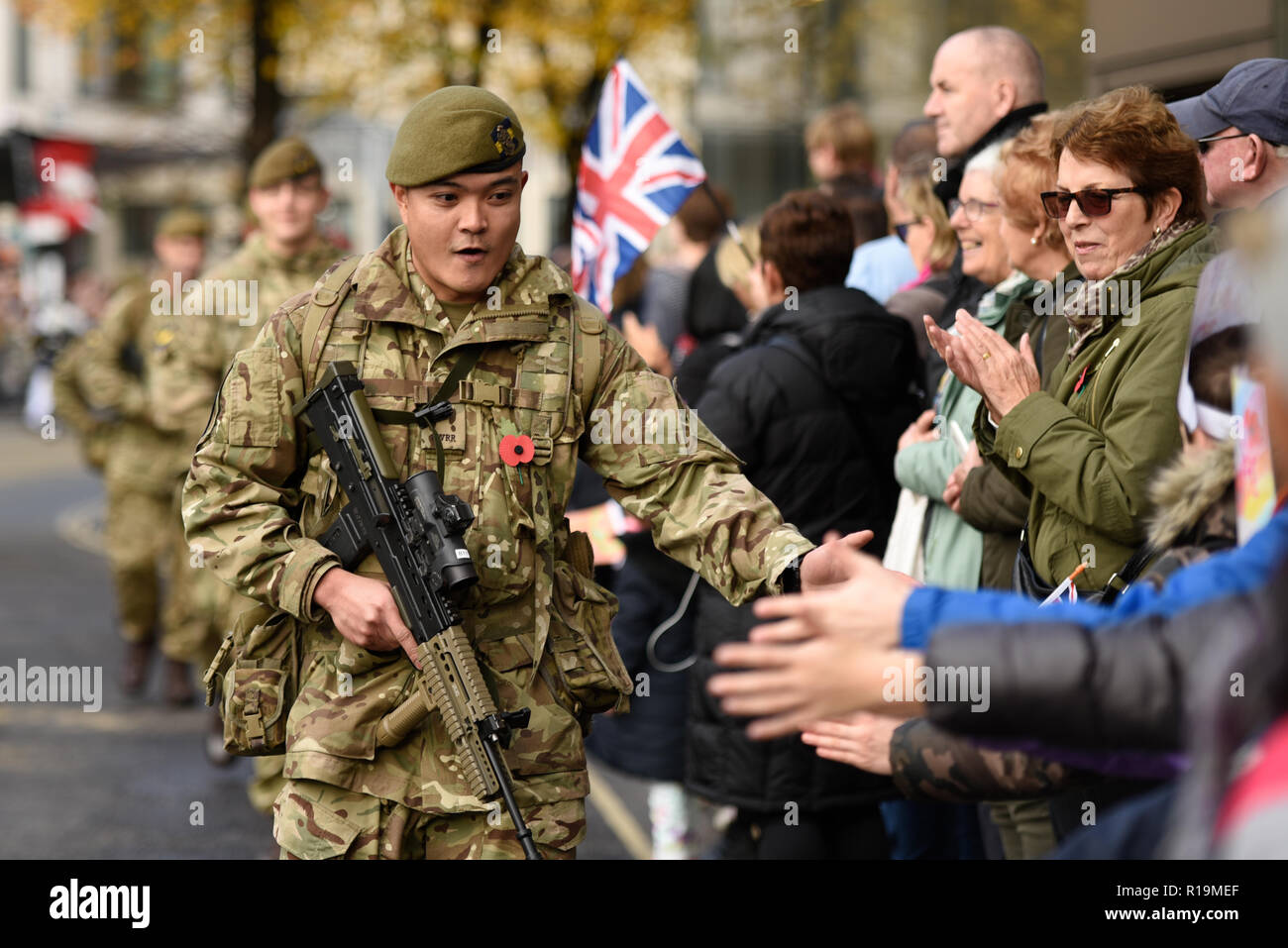 Britischen Armee 4 Princess of Wales Royal Regiment Soldaten in des Herrn Bürgermeister Show Parade 2018. Die Interaktion mit dem Publikum Stockfoto