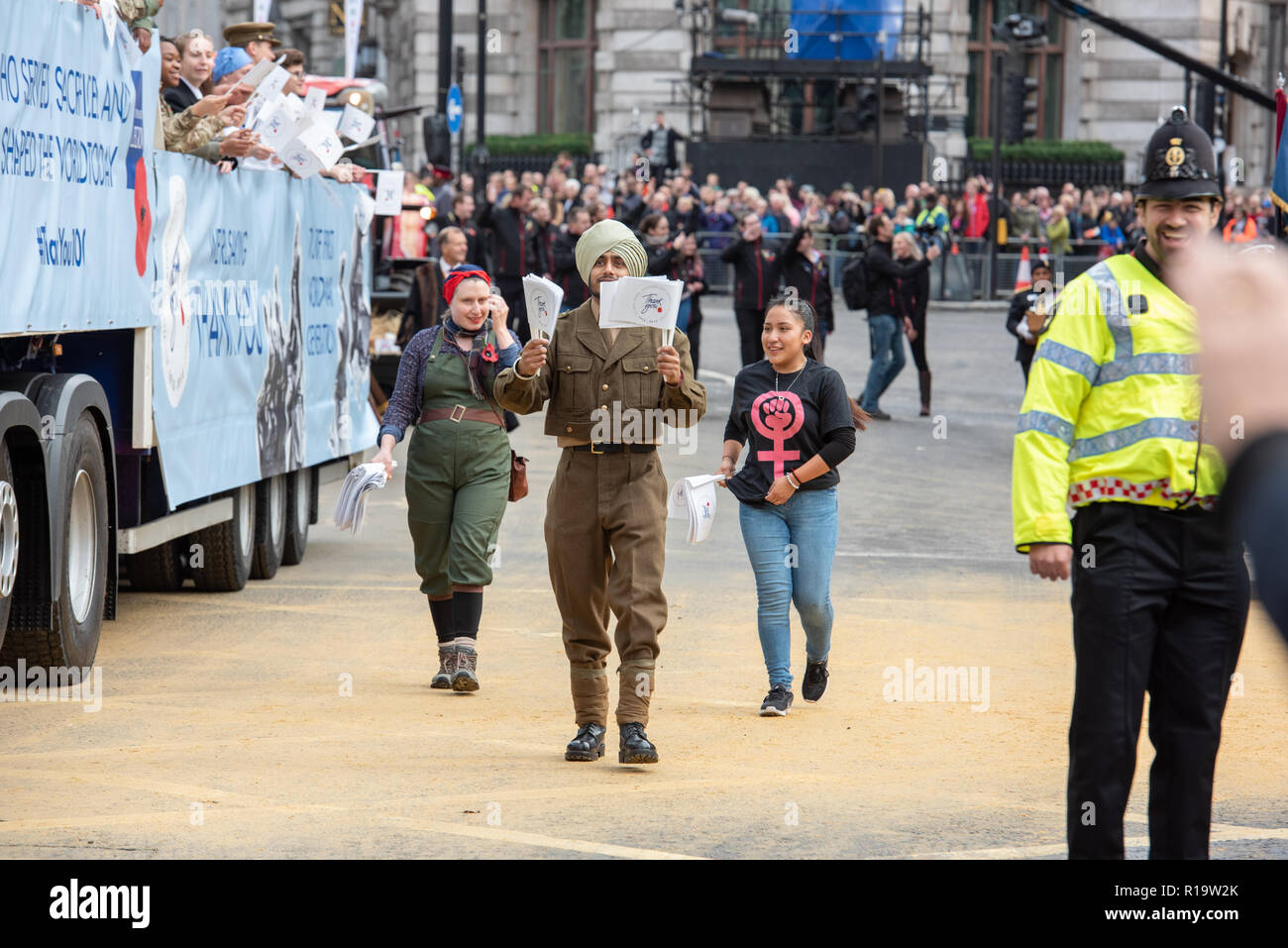 London, Großbritannien. 10 Nov, 2018. LONDON - 10. NOVEMBER: Nicht identifizierte Personen an der jährlichen Oberbürgermeister zeigen in der Londoner City Parade am 10. November 2018. Die Show hat jedes Jahr seit 1189 statt. Credit: Phil schlucken Fotografie/Alamy leben Nachrichten Stockfoto