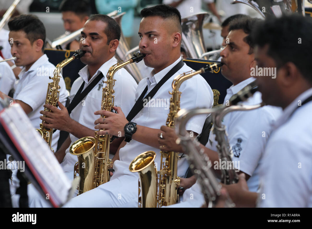 Eine indische Marine Orchester in Mumbai, Indien, Üben für Marine Tag, in der Regel im Dezember vom Gateway aus Indien Stockfoto