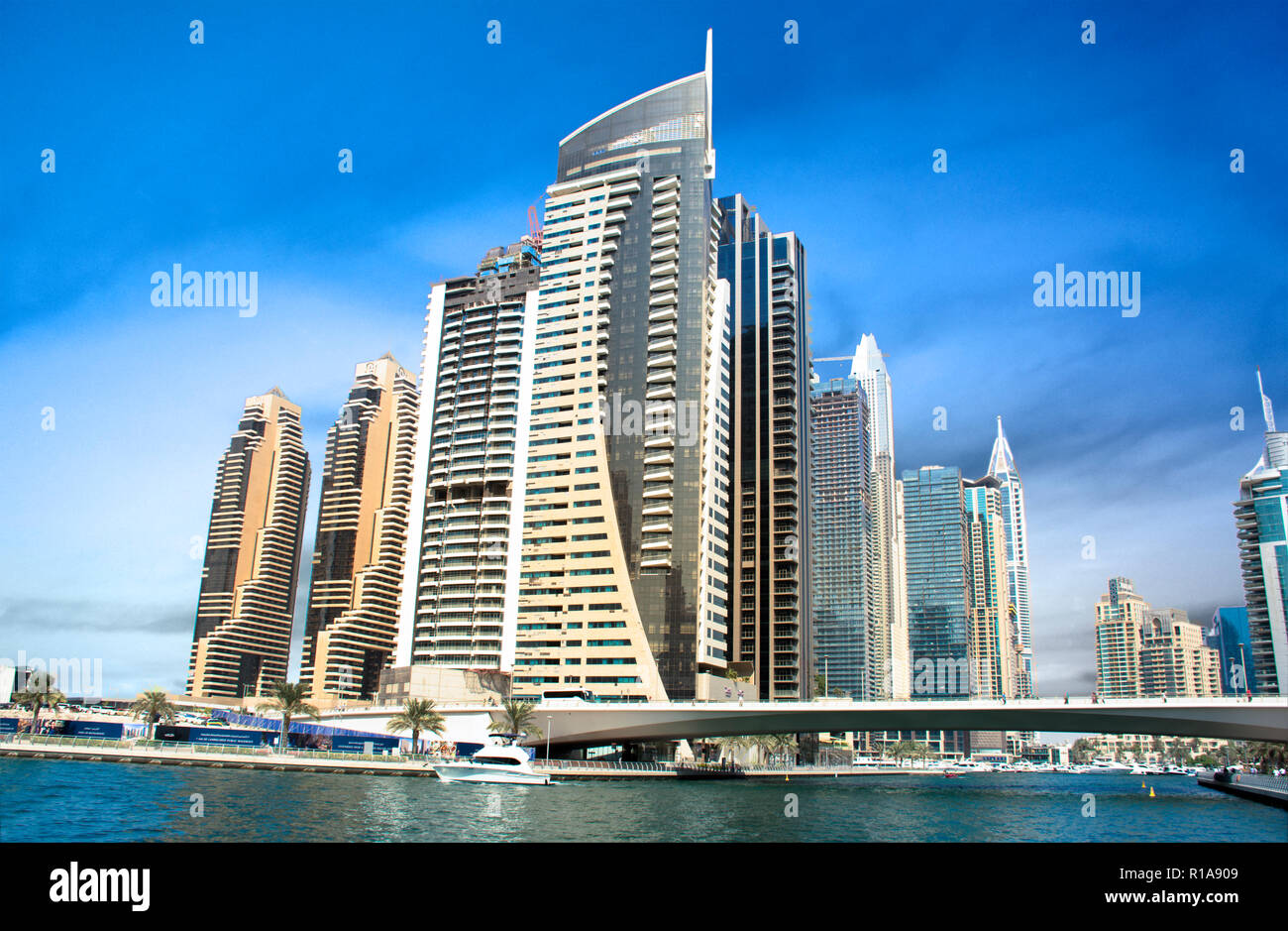 Dubai Marina, moderne Gebäude Querformat, schöne Architektur Design Luxus im Nahen Osten zu besuchen Stockfoto