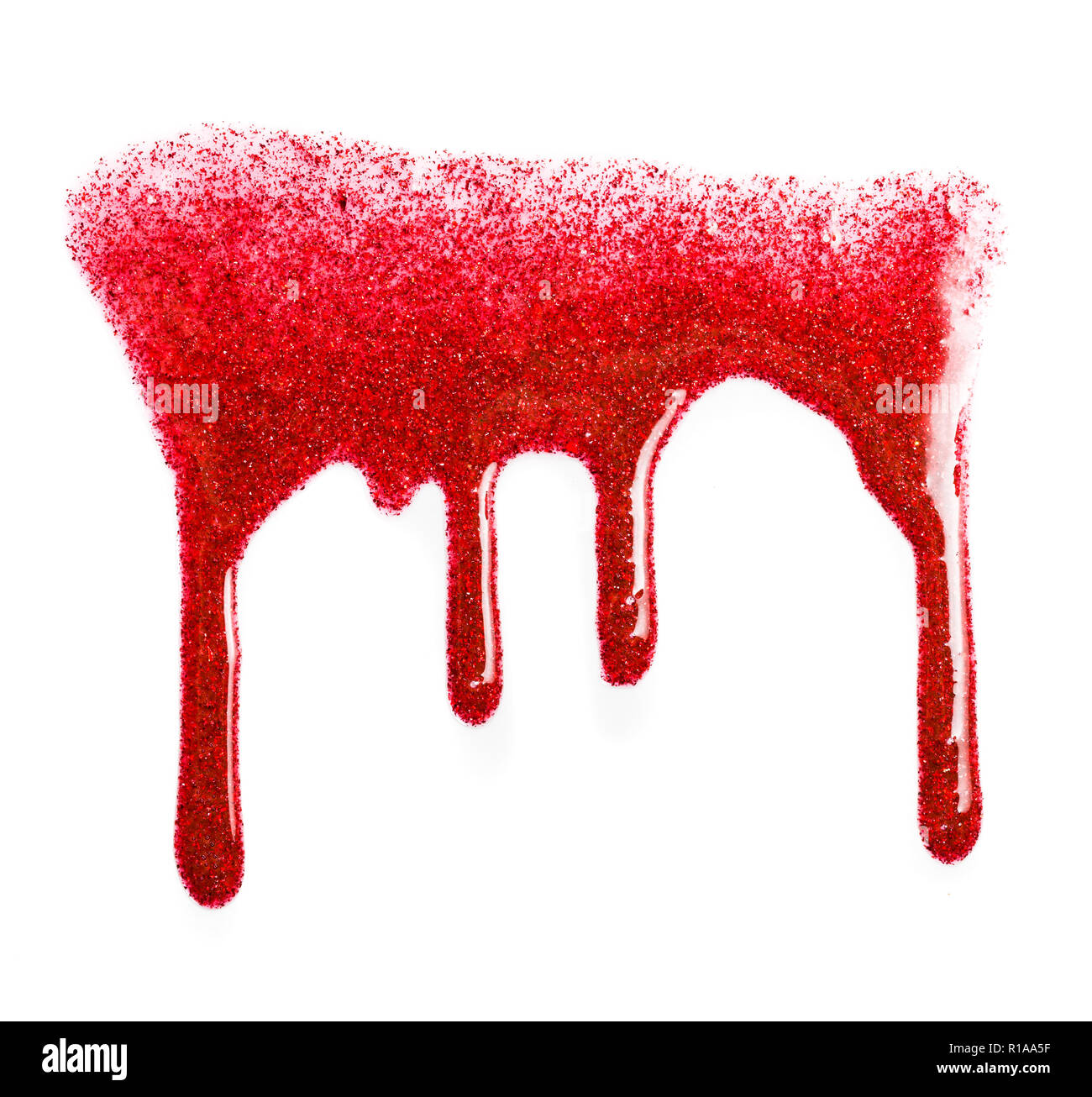 Fließende Tropfen rot Lip Gloss mit Glitter. Auf weissem Hintergrund. Stockfoto