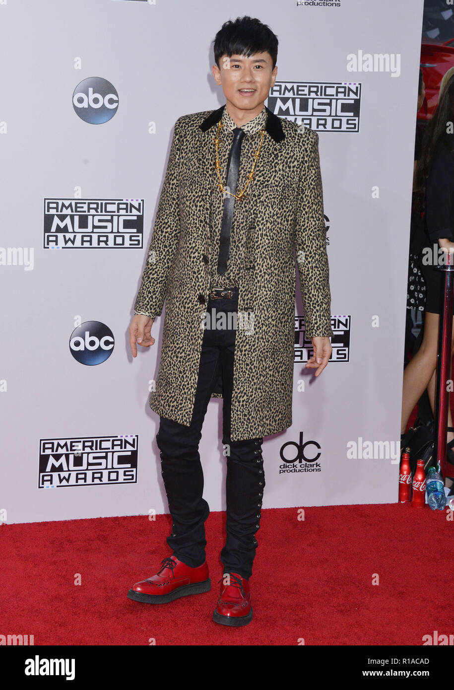 Zhang Jie - Jason Zhang 001 2014 American Music Awards Ankunft im Nokia Theater an November 23, 2014, in Los Angeles. Zhang Jie - Jason Zhang 001 Veranstaltung in Hollywood Leben - Kalifornien, Red Carpet Event, USA, Filmindustrie, Prominente, Fotografie, Bestof, Kunst, Kultur und Unterhaltung, Topix prominente Mode, Besten, Hollywood Leben, Event in Hollywood Leben - Kalifornien, Roter Teppich und backstage, Film Stars, TV Stars, Musik, Promis, Topix, Bestof, Kunst, Kultur und Unterhaltung, vertikal, eine Person, Fotografie, Mode, volle Länge, 2013 Anfrage tsuni @ Gamma-USA. Stockfoto