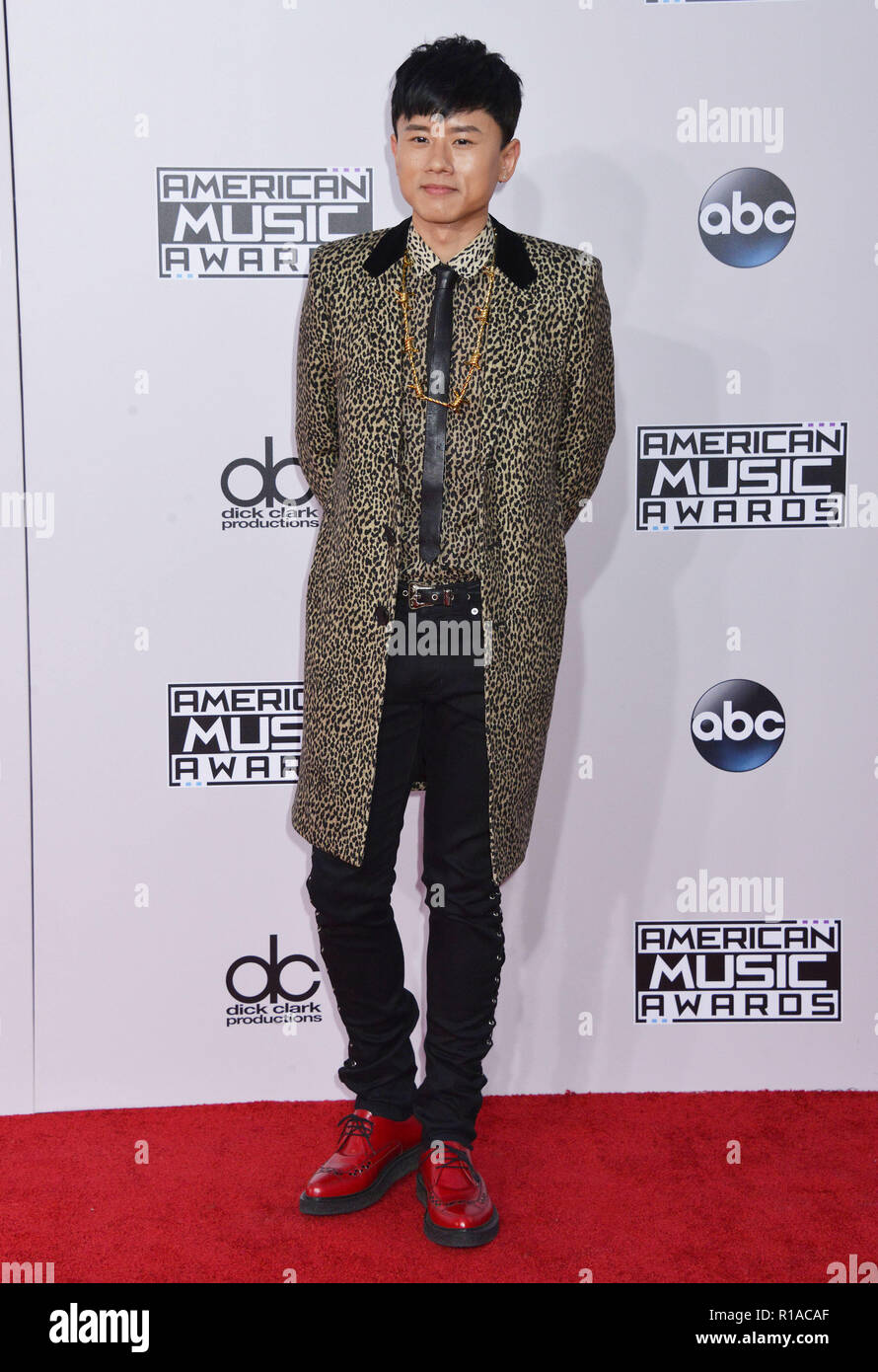 Zhang Jie - Jason Zhang003 2014 American Music Awards Ankunft im Nokia Theater an November 23, 2014, in Los Angeles. Zhang Jie - Jason Zhang003 Veranstaltung in Hollywood Leben - Kalifornien, Red Carpet Event, USA, Filmindustrie, Prominente, Fotografie, Bestof, Kunst, Kultur und Unterhaltung, Topix prominente Mode, Besten, Hollywood Leben, Event in Hollywood Leben - Kalifornien, Roter Teppich und backstage, Film Stars, TV Stars, Musik, Promis, Topix, Bestof, Kunst, Kultur und Unterhaltung, vertikal, eine Person, Fotografie, Mode, volle Länge, 2013 Anfrage tsuni @ Gamma-USA. Stockfoto