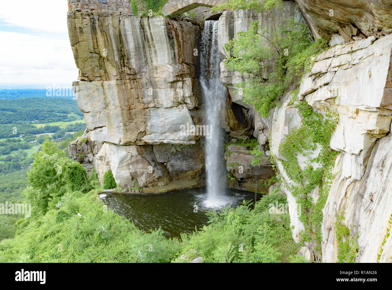 Der Wasserfall an der Oberseite des Lookout Mountain, im Rock City Gardens, ist ein Anziehungspunkt für die Besucher der Stadt Chattanooga, Tennessee Stockfoto