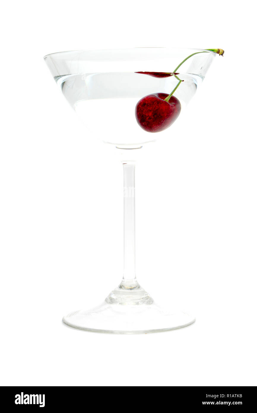 Glas trinken mit Cherry closeup auf weißem Hintergrund Stockfoto