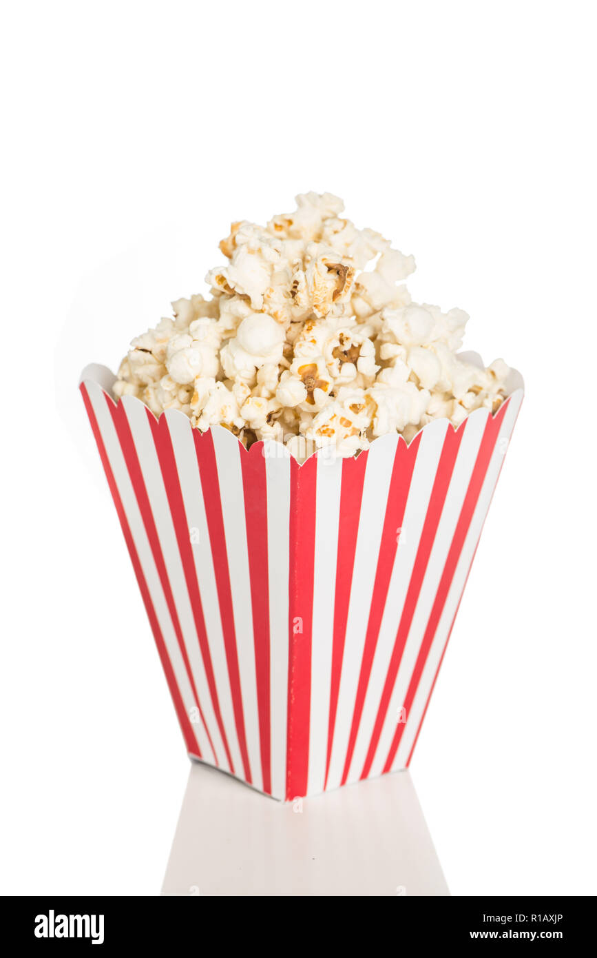 Portion Popcorn isoliert Stockfoto