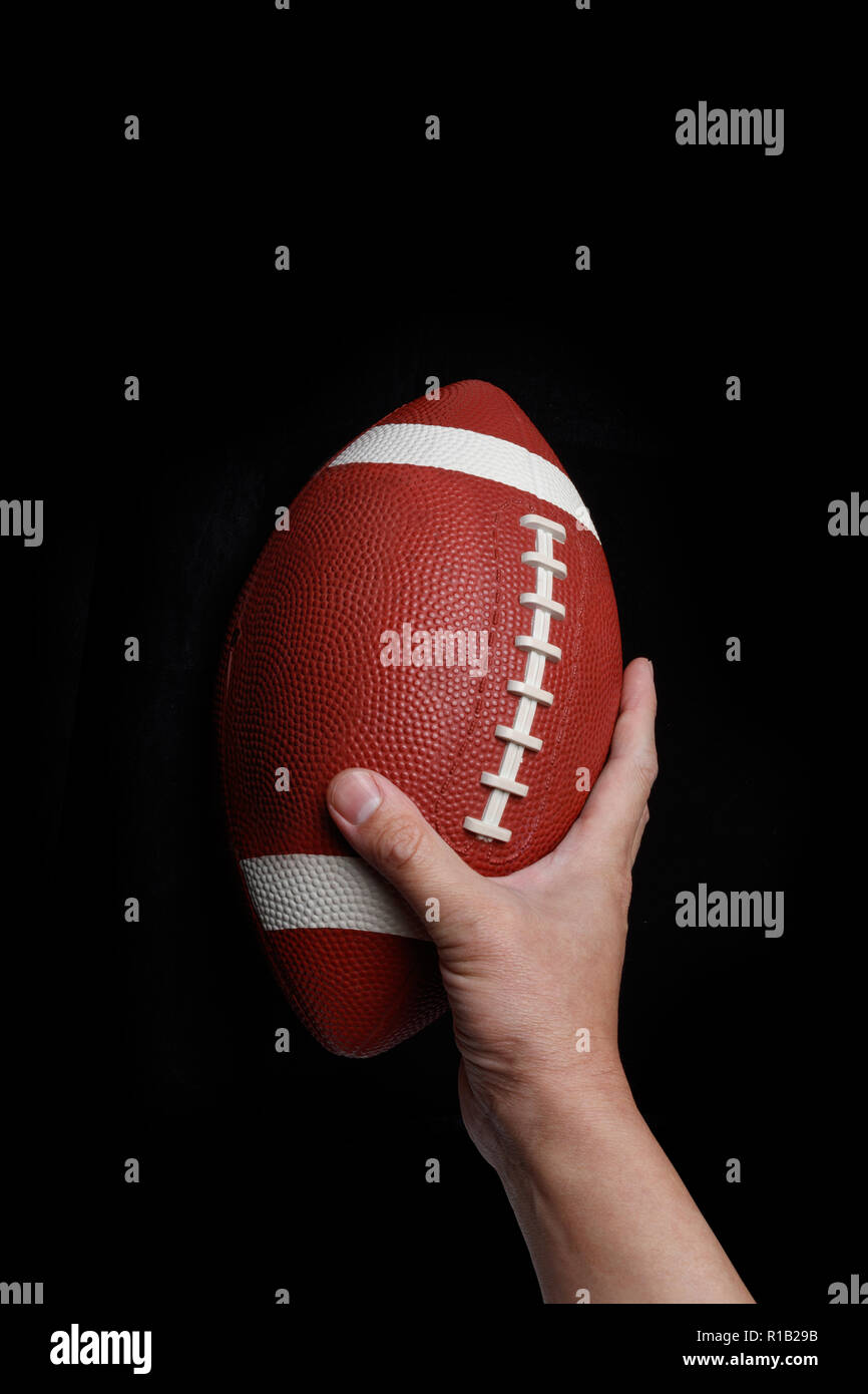 American Football isoliert auf Schwarz, bis zu schließen. Stockfoto