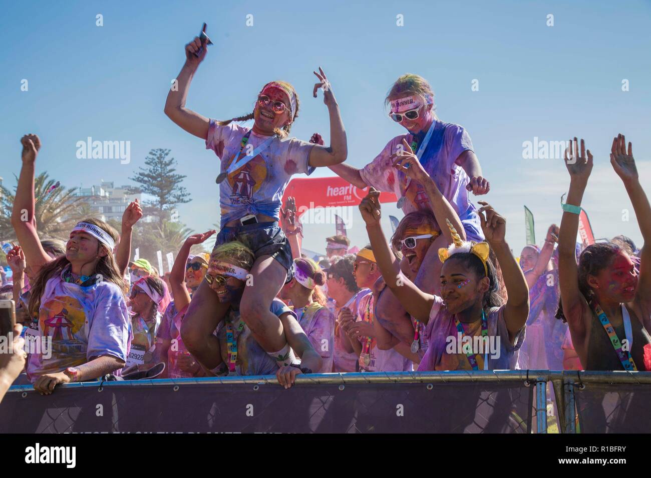 Kapstadt, Südafrika. 10 Nov, 2018. Menschen' die Farbe laufen - Der glücklichste 5K auf dem Planeten' in Kapstadt, Südafrika, November 10, 2018. Credit: Fred Barker/Xinhua/Alamy leben Nachrichten Stockfoto