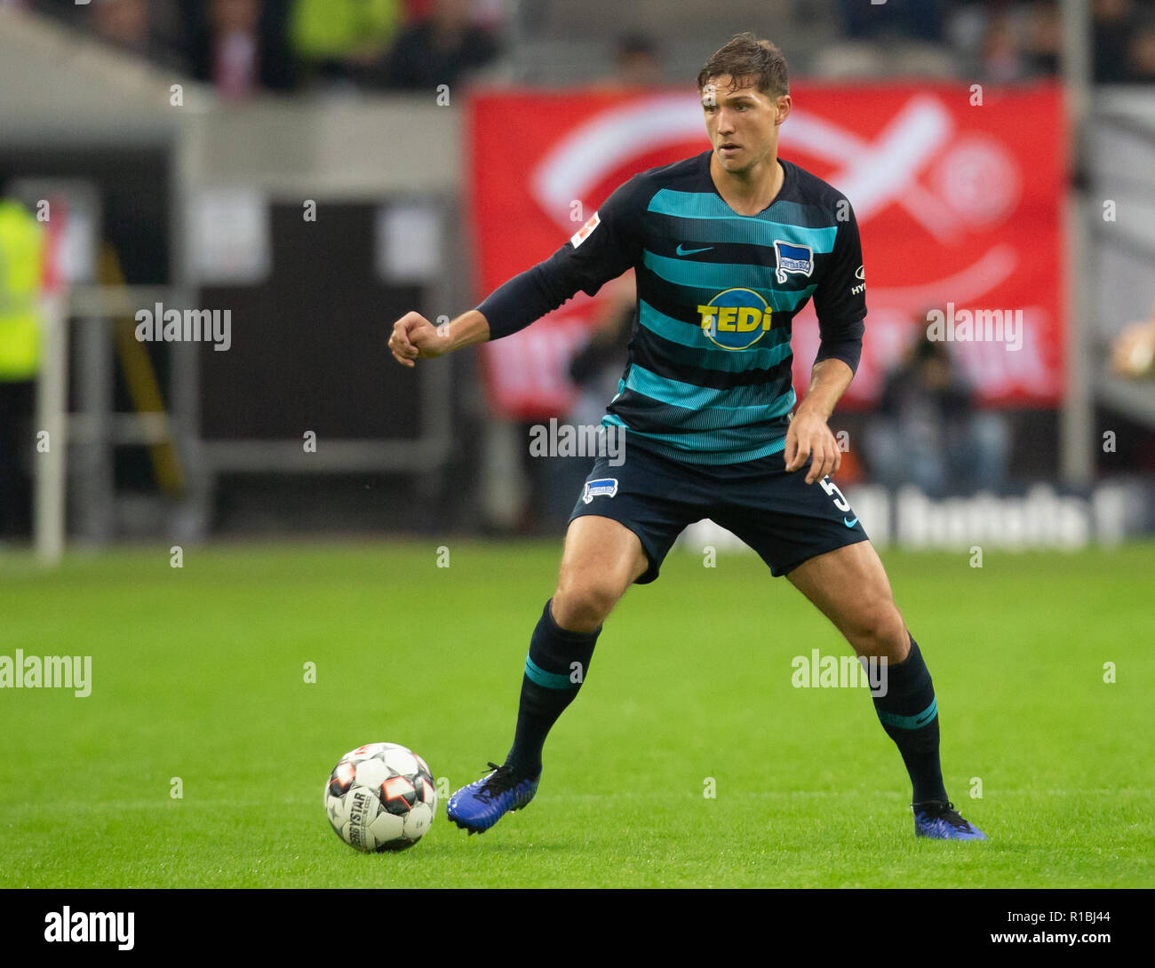 Düsseldorf, Deutschland 10. November 2018, Bundesliga Spieltag 11, Fortuna Düsseldorf vs Hertha BSC Berlin: Niklas Stark (Hertha) in Aktion. Credit: Jürgen Schwarz/Alamy leben Nachrichten Stockfoto