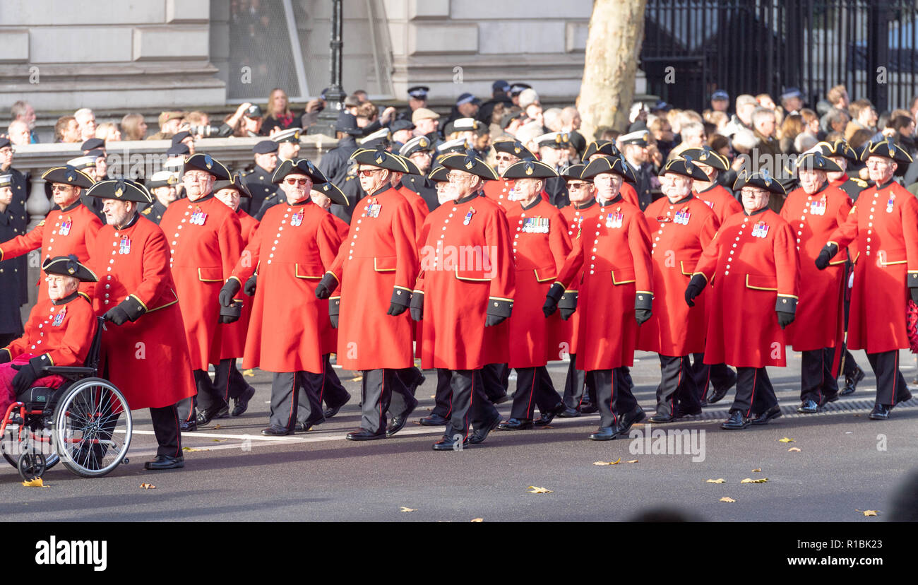 London, Großbritannien, 11. November 2018 den Nationalen Dienst der Erinnerung an das Ehrenmal London auf das Gedenken Sonntag in Anwesenheit von der Königin, die Prime Minster, Theresa May, ehemaliger Premierminister, Senior Minister und Vertreter der Commenwealth Credit Ian Davidson/Alamy leben Nachrichten Stockfoto