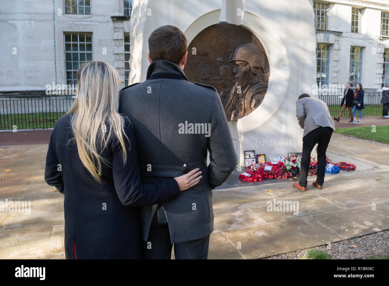 London, Großbritannien, 11. November 2018: Erinnerung an alte Genossen auf dem nationalen Dienst der Erinnerung an das Ehrenmal in London auf das Gedenken Sonntag. Credit: Auf Sicht Fotografische/Alamy leben Nachrichten Stockfoto