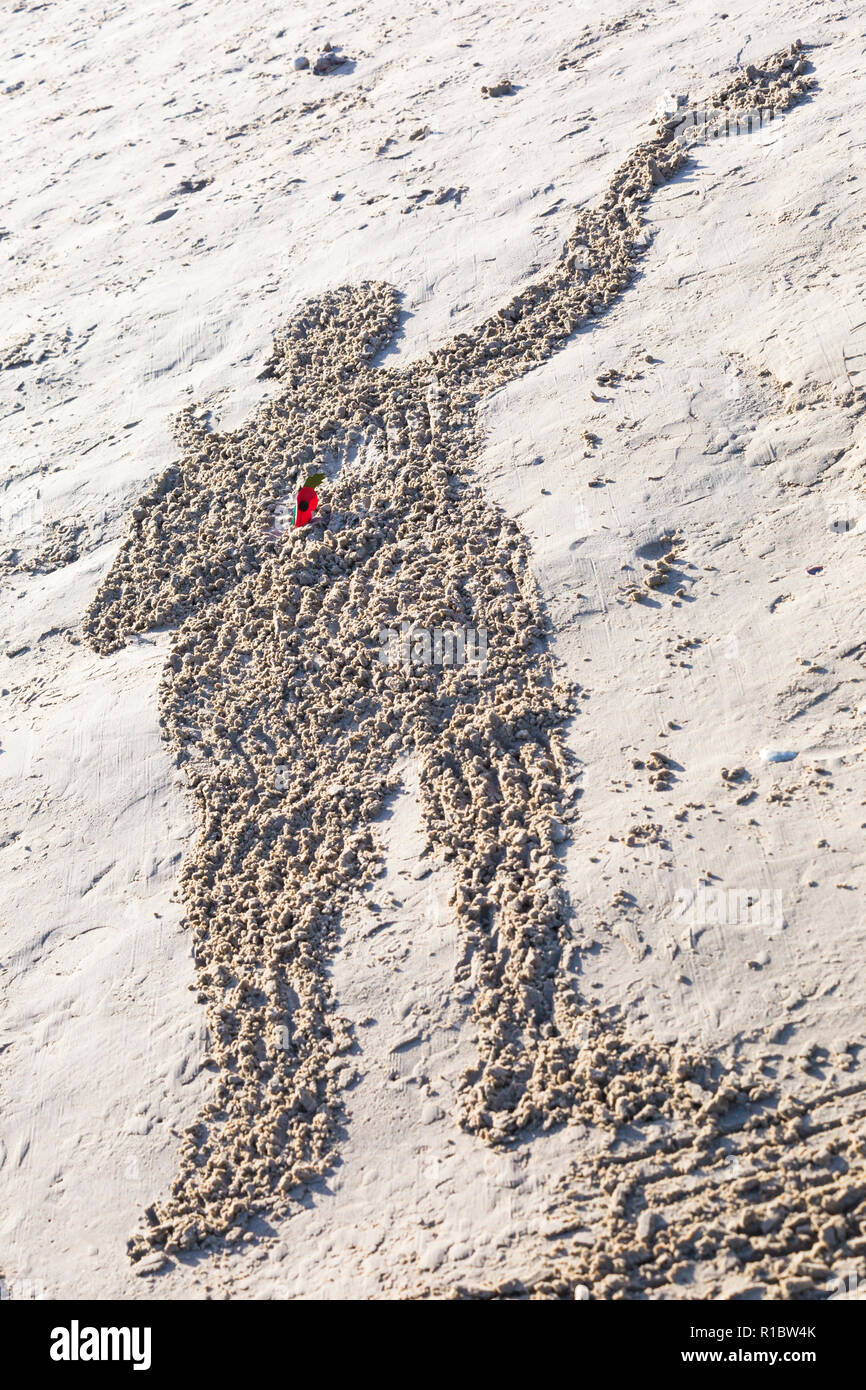 Dorchester, Dorset UK. 11. Nov 2018. Gemeinschaften in Großbritannien sammeln auf Stränden zu 100 Jahre seit dem Waffenstillstand und dem Ende des Ersten Weltkriegs markieren; zu sagen Danke und auf Wiedersehen, die Millionen von Männern und Frauen, die ihre Ufer während des Krieges verlassen, viele nie zurück. Danny Boyle's einzigartigen Seiten des Meeres Credit: Carolyn Jenkins/Alamy leben Nachrichten Stockfoto
