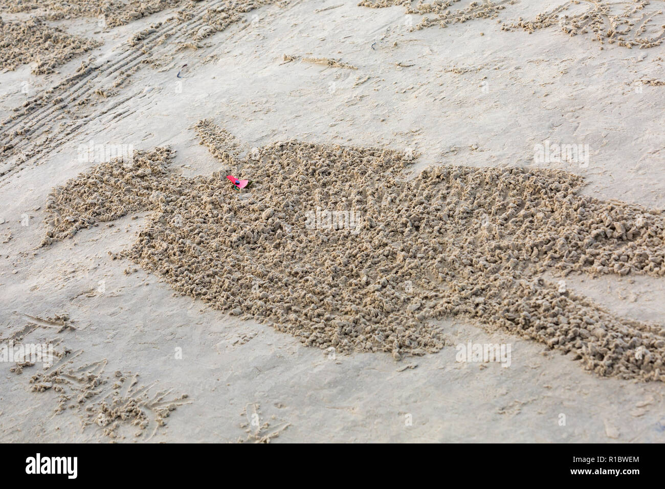 Dorchester, Dorset UK. 11. Nov 2018. Gemeinschaften in Großbritannien sammeln auf Stränden zu 100 Jahre seit dem Waffenstillstand und dem Ende des Ersten Weltkriegs markieren; zu sagen Danke und auf Wiedersehen, die Millionen von Männern und Frauen, die ihre Ufer während des Krieges verlassen, viele nie zurück. Danny Boyle's einzigartigen Seiten des Meeres Credit: Carolyn Jenkins/Alamy leben Nachrichten Stockfoto