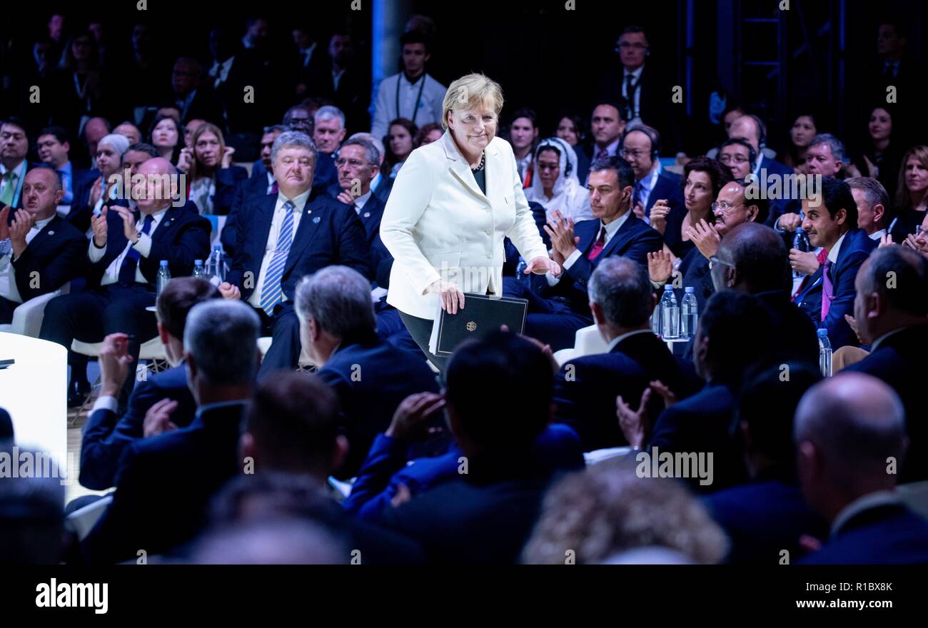 11. November 2018, Frankreich (France), Paris: Bundeskanzlerin Angela Merkel (CDU) erhält Beifall auf dem Pariser Frieden Forum für das 100-jährige Jubiläum der Waffenstillstand des Ersten Weltkriegs nach Ihrer Rede. Foto: Kay Nietfeld/dpa Stockfoto