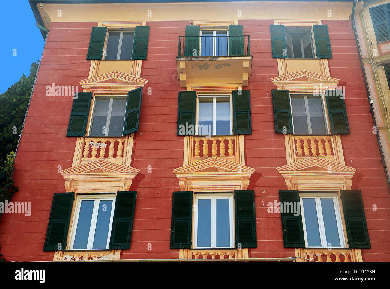 Haus in Genovese style, typische Architektur in Genua und in den Dörfern der Ligurische Meer lackiert Stockfoto