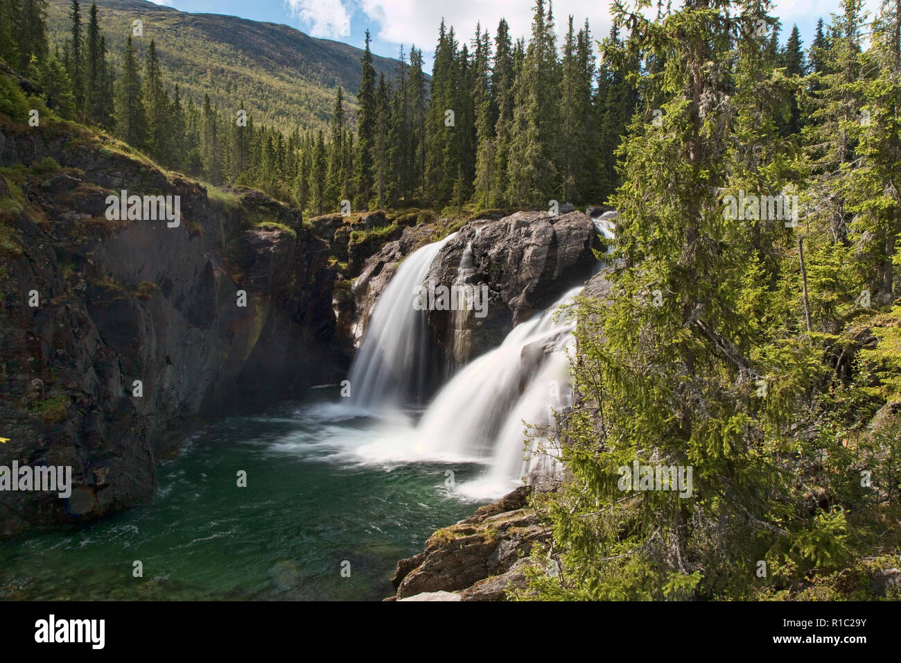 Wasserfall in den Bergen in der Nähe von Hemsedal, Norwegen Stockfoto