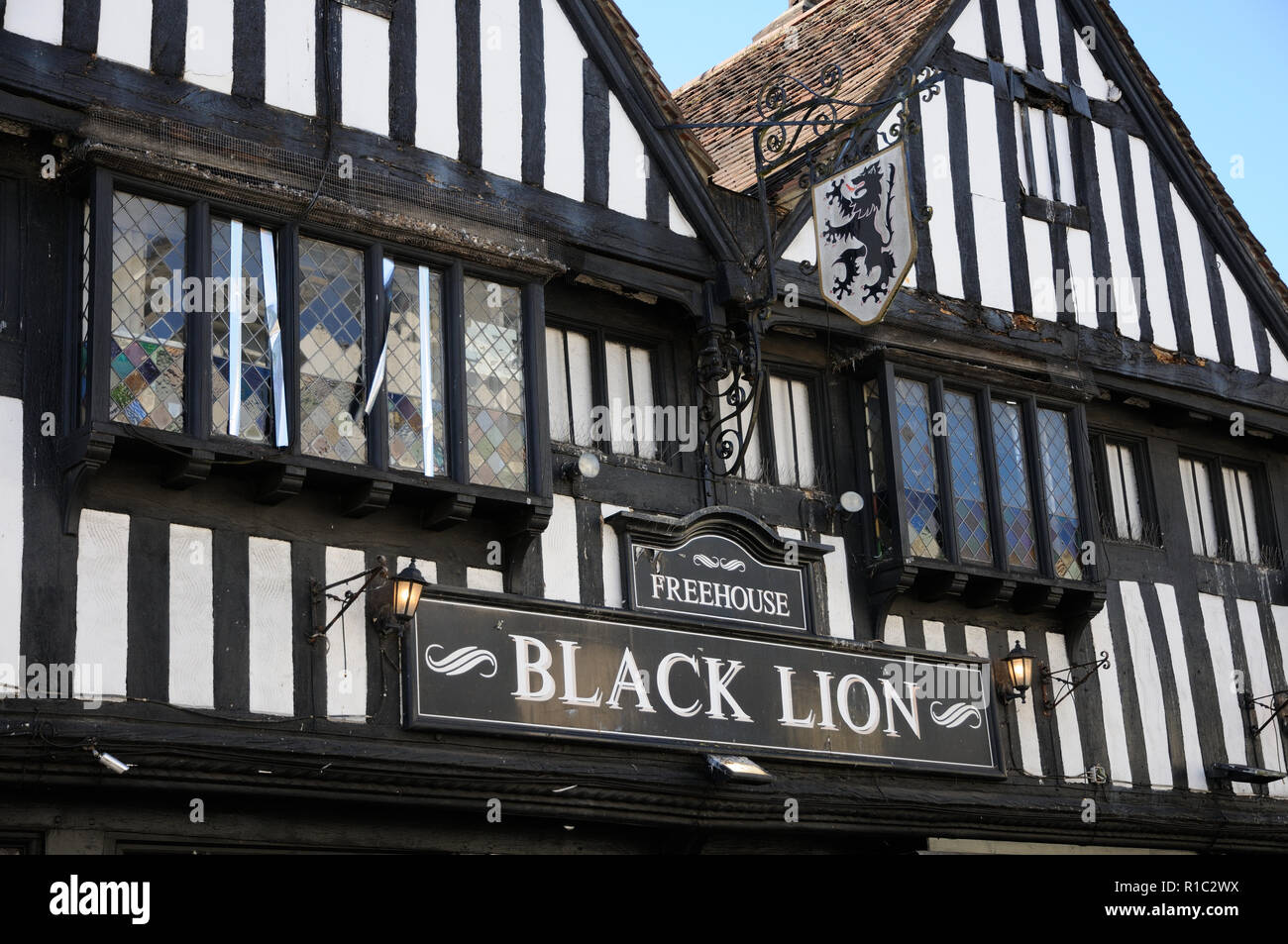 Black Lion Inn, Bridge Street, Bishops Stortford, Hertfordshire. Das Inn stammt aus dem 16. Jahrhundert. Stockfoto