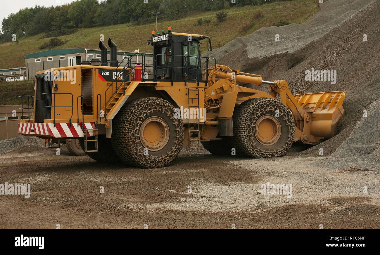 Eine Raupe mit Rädern laden Schaufel Arbeiten in einem Steinbruch in Leicestershire Stockfoto