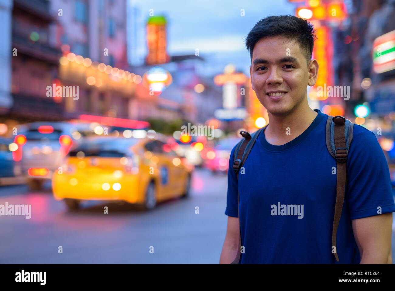 Junge Asiatische tourist Mann in Chinatown in Bangkok, Thailand Stockfoto