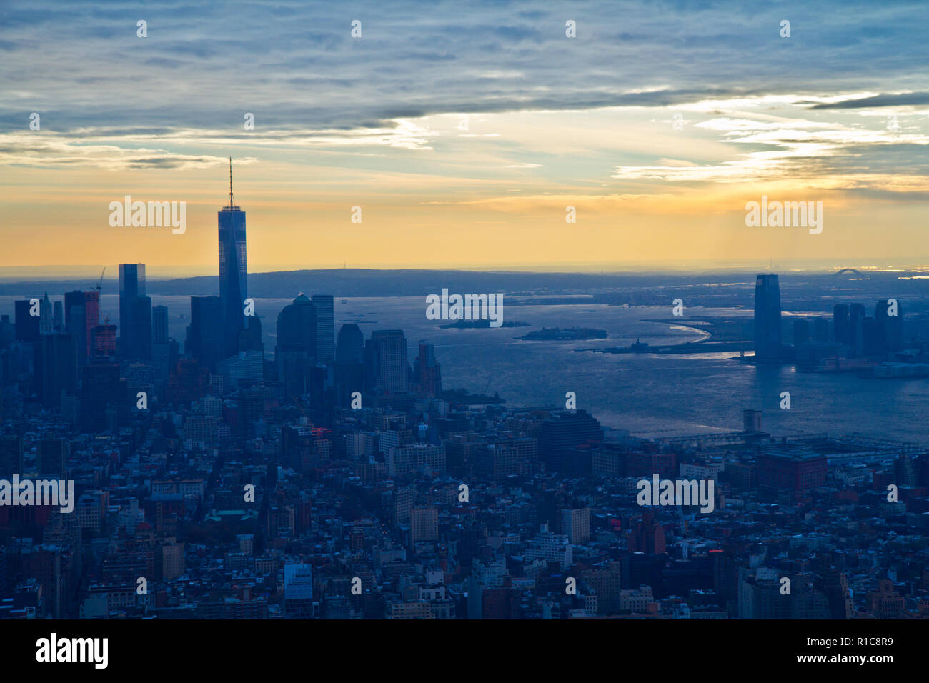 Sonnenuntergang Blick vom Empire State Building entfernt. In New York City willkommen. Dies ist NEW YORK CITY. Dies ist Manhattan Stockfoto