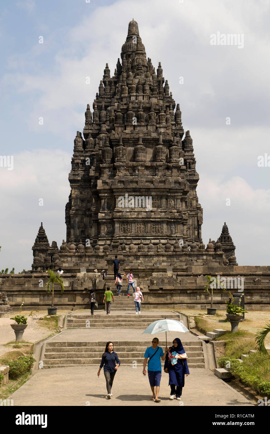JOGJAKARTA, JAVA, INDONESIE-14 AUGUSTUS, 2018: Prambanan Tempel. Der Prambanan Tempel ist der größte hinduistische Tempel der alten Java, und die erste buildi Stockfoto