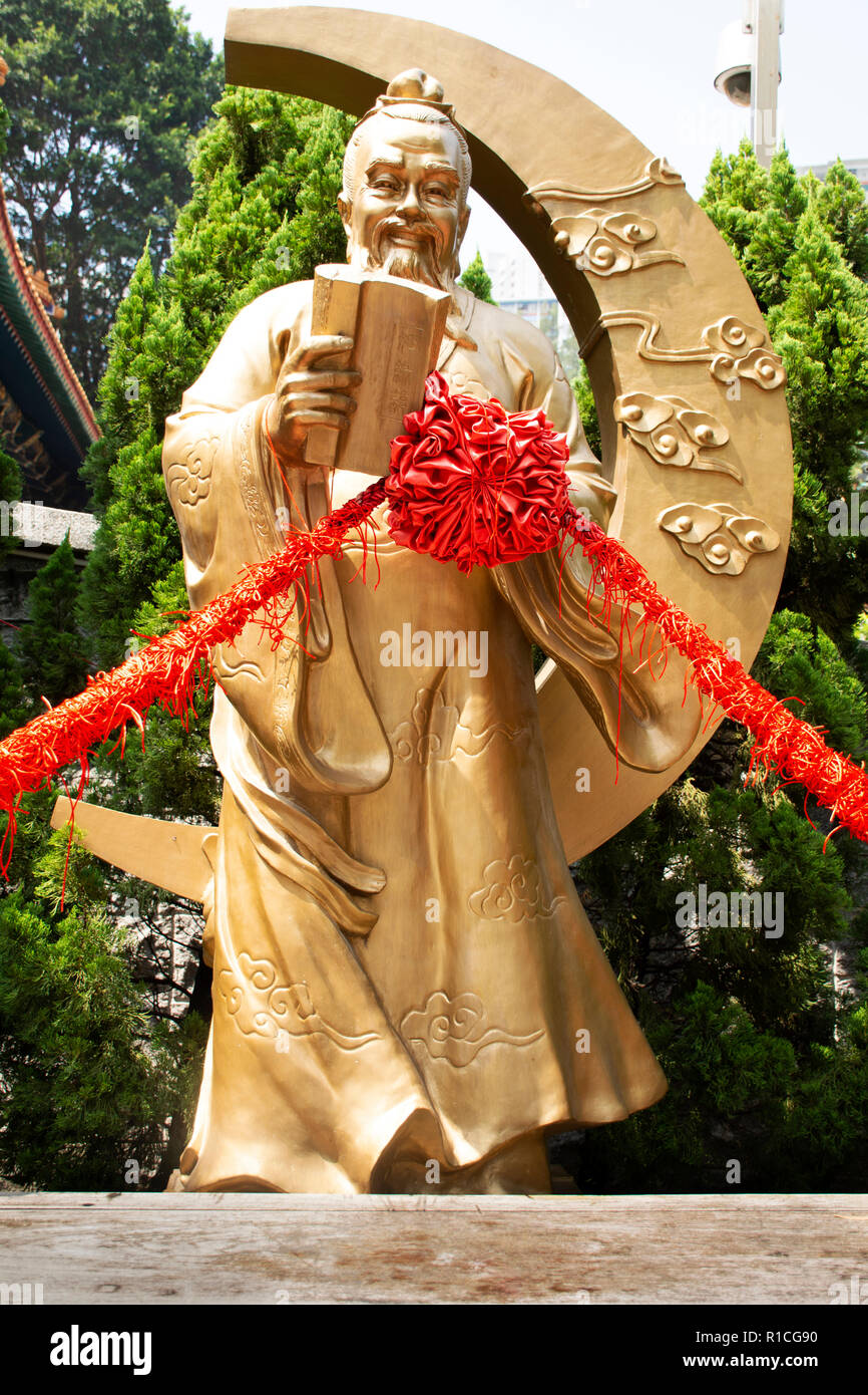 Chinesische und ausländische Menschen reisen, besuchen und den Respekt der chinesischen beten Gott und Engel an Wong Tai Sin oder Huang Da Xian Tempel am 9. September 2018 in H Stockfoto