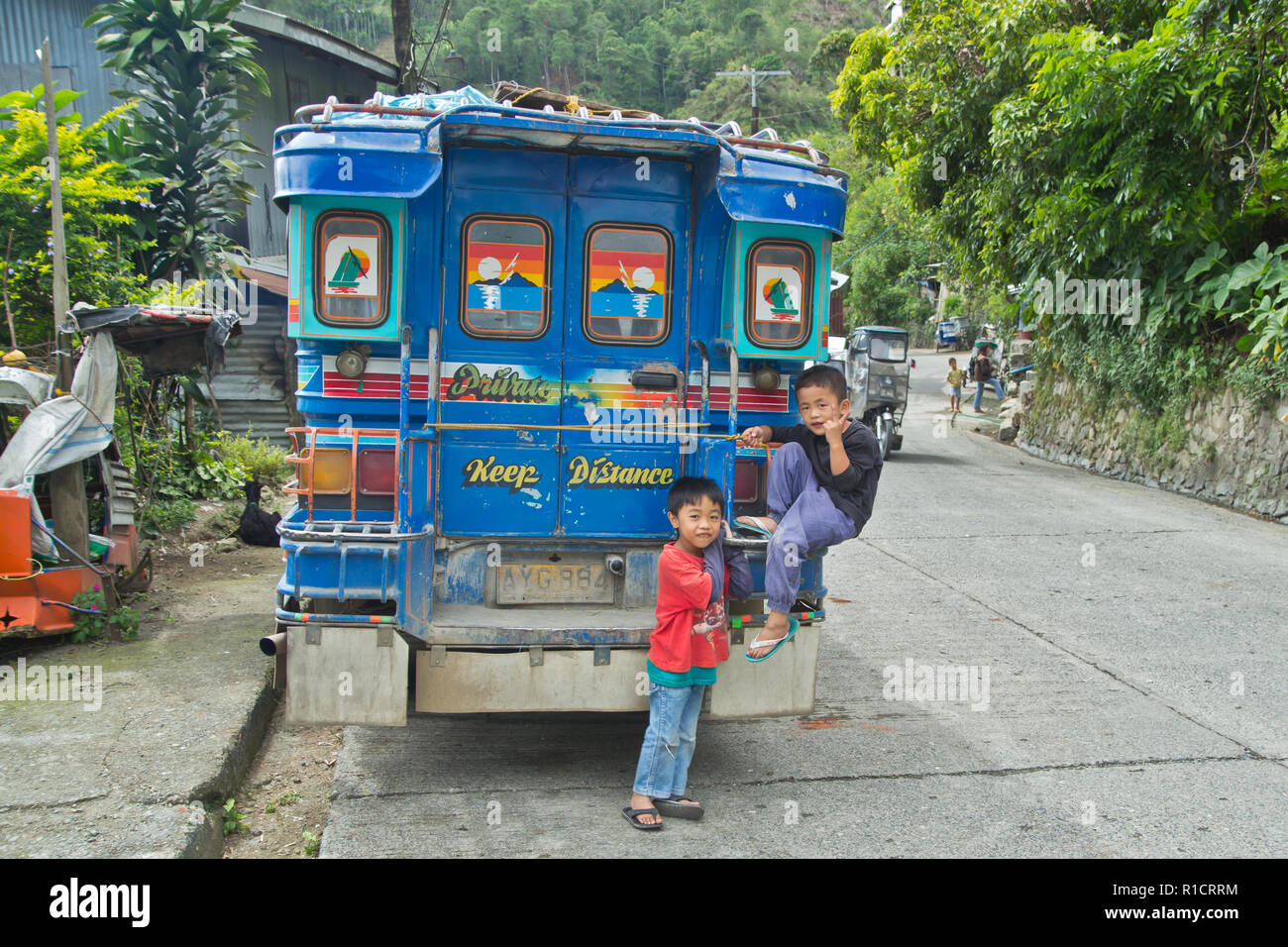 Filipino jeepney Banaue Rice Terraces sind in den Bergen von Ifugao