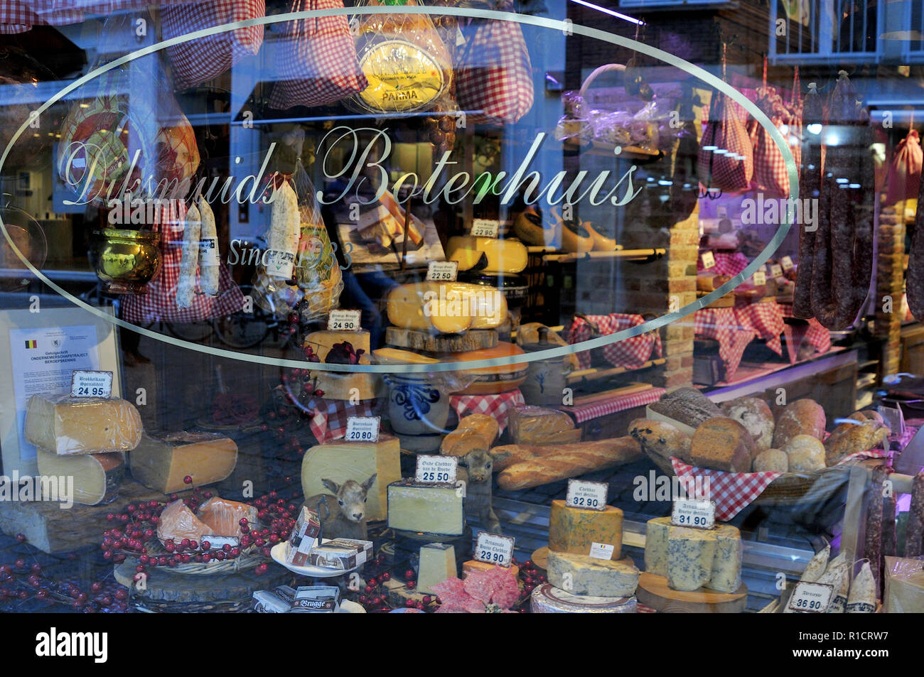 "Iksmuids Boterhuis" Shop in Brügge (Belgien). Delikatessengeschäft in Brügge. Stockfoto