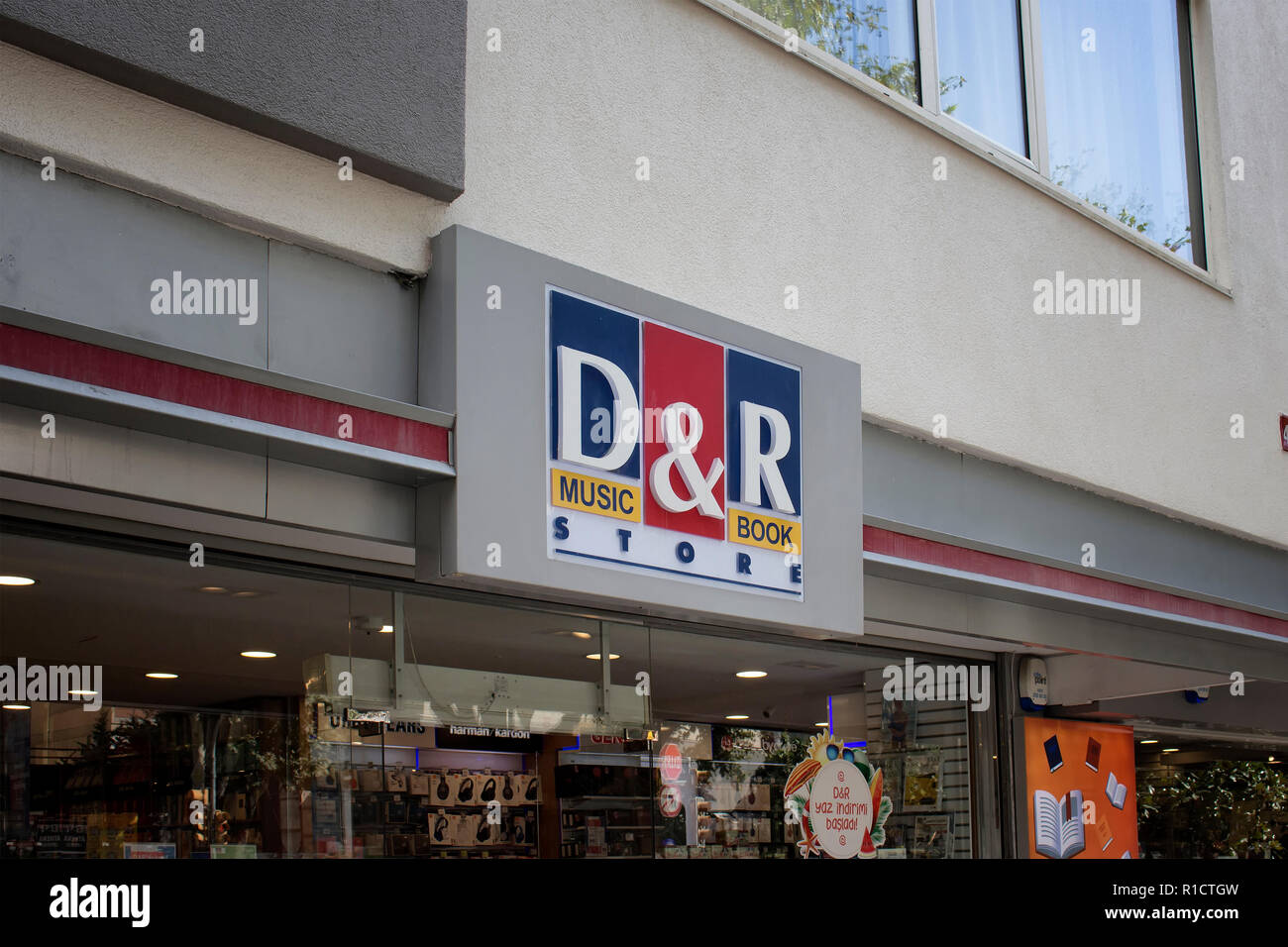 Store signage Der größte Buch- und Music Store in der Türkei. Das Bild wird auf Bagdad Avenue der Stadtteil Kadiköy auf der asiatischen Seite von Istan erfasst Stockfoto