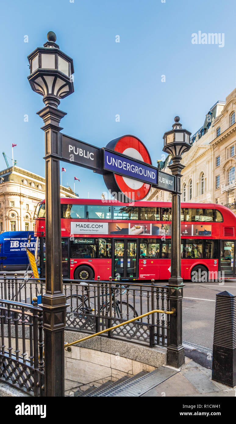 Eine typische Ansicht rund um den Piccadilly Circus Stockfoto