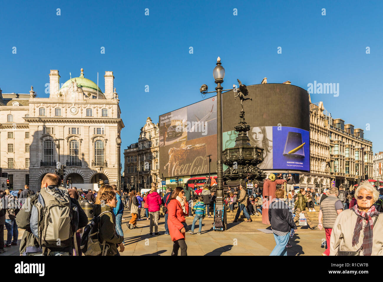 Eine typische Ansicht rund um den Piccadilly Circus Stockfoto