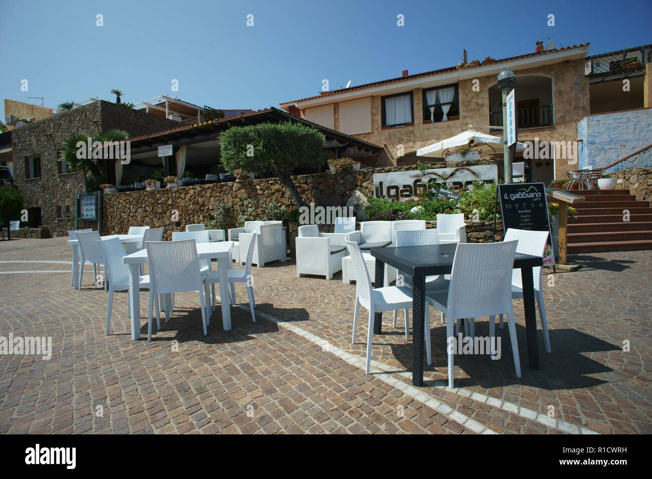 Il Gabbiano Restaurant - Dorf von Ottiolu Hafen, Costa Degli Oleandri, Sardinien, Italien, Mittelmeer, Europa Stockfoto