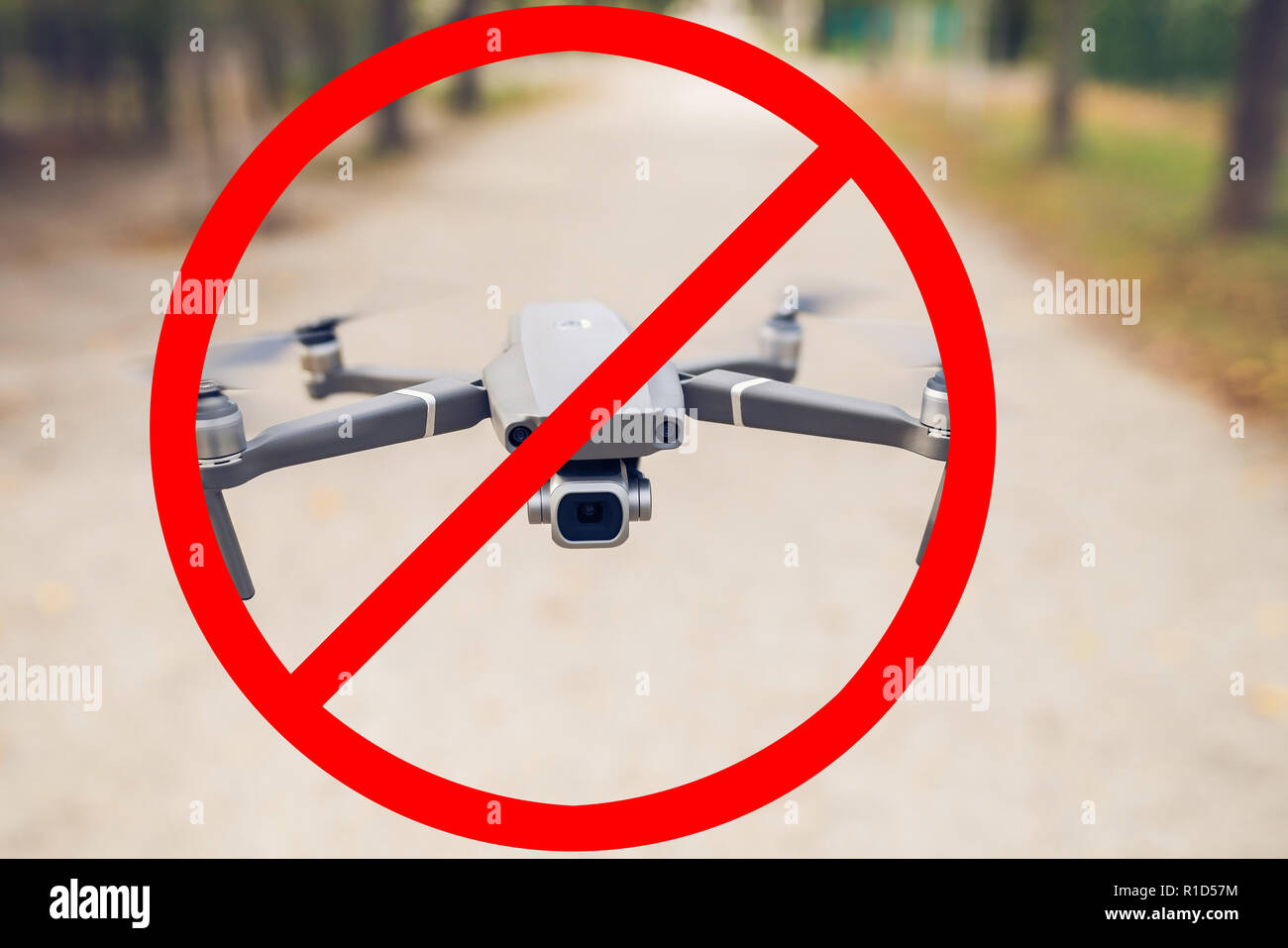 Verboten Drohne fliegen, kein drone Zone unterzeichnen. Verboten quadcopter Symbol Stockfoto