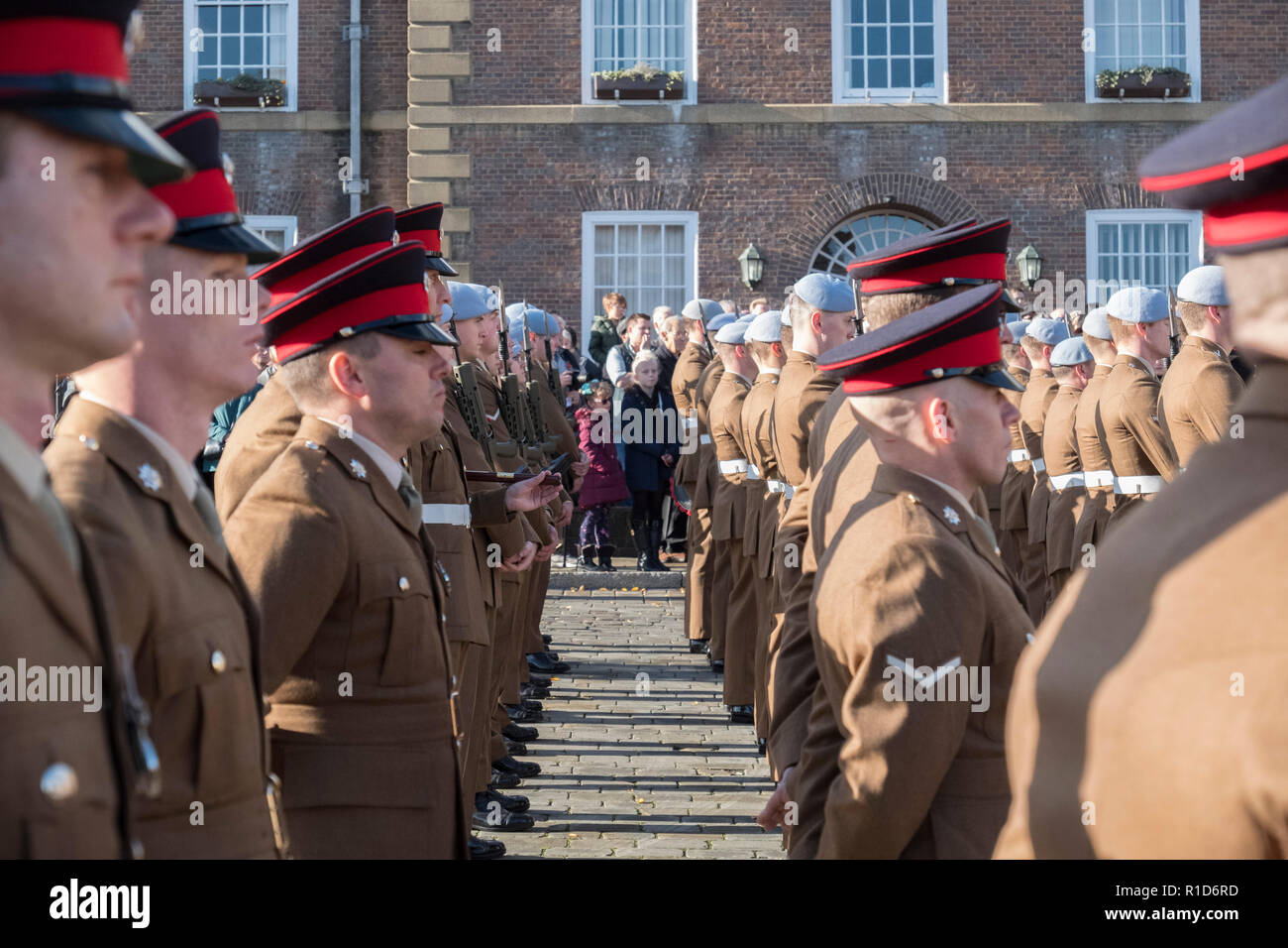 Mitglieder der East Anglian Regiments an der Erinnerung Sonntag Parade nehmen. Erinnerung der Sonntag ist ein Tag für das Vereinigte Königreich für diejenigen, die ihr Leben geopfert haben die Freiheit des britischen Volkes zu schützen und zu ehren. Stockfoto