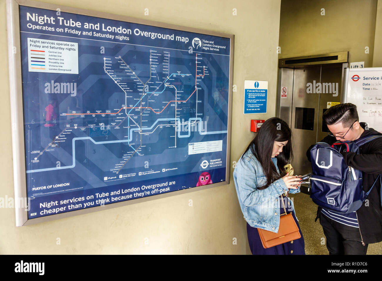 London England, Großbritannien, Großbritannien Großbritannien, Southwark, London Bridge U-Bahnstation U-Bahn, U-Bahn, öffentliche Verkehrsmittel, Nachtdienst, Stockfoto