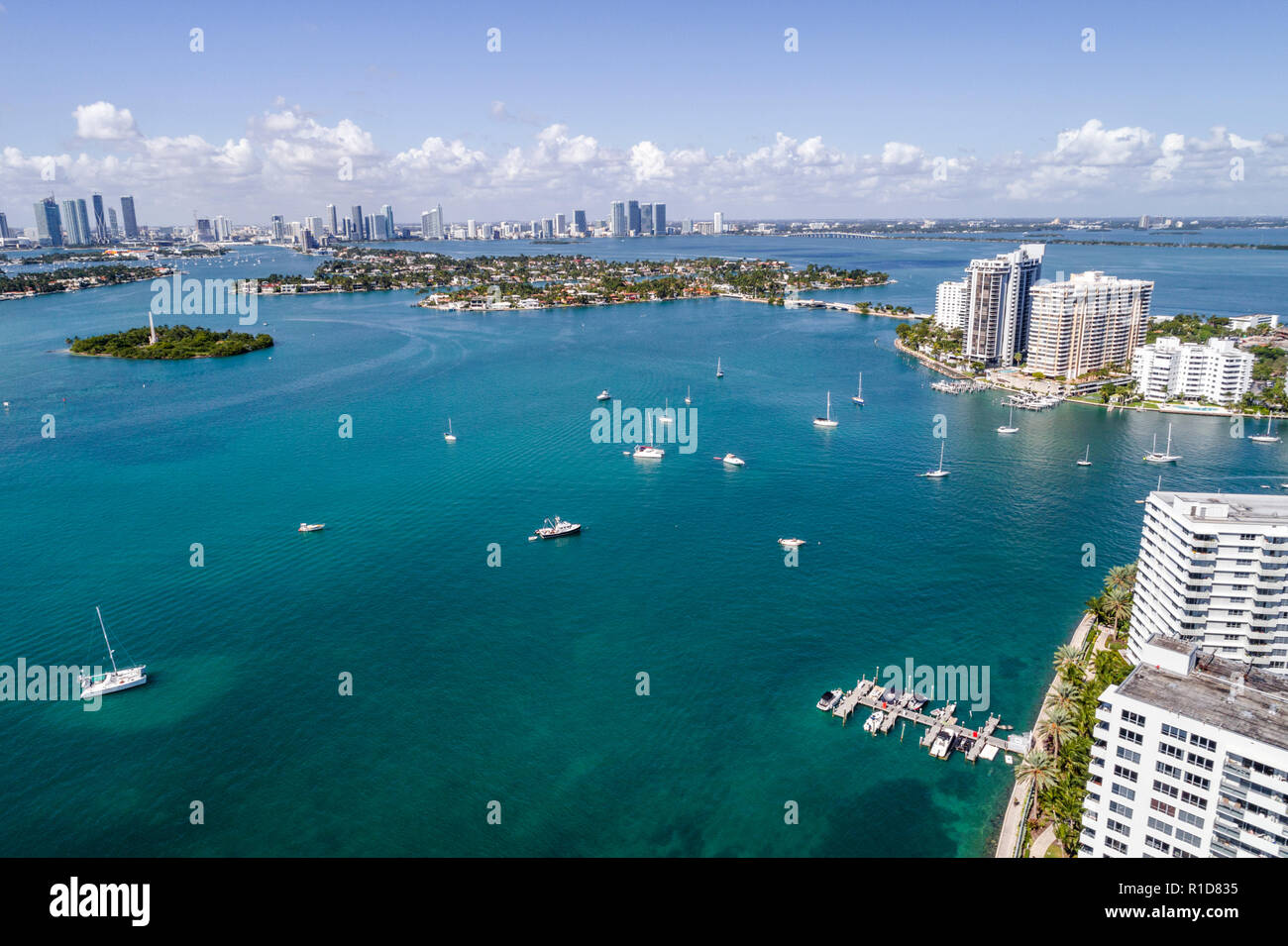 Miami Beach Florida, Biscayne Bay Water, Luftaufnahme aus der Vogelperspektive oben, Besucher reisen Reise touristischer Tourismus Wahrzeichen Kultur Stockfoto