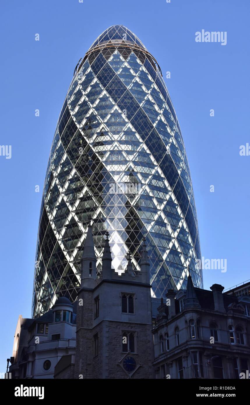 The Gherkin Turm (30 St Mary Axe) Wolkenkratzer in der City von London, am Nordufer der Themse. Stockfoto