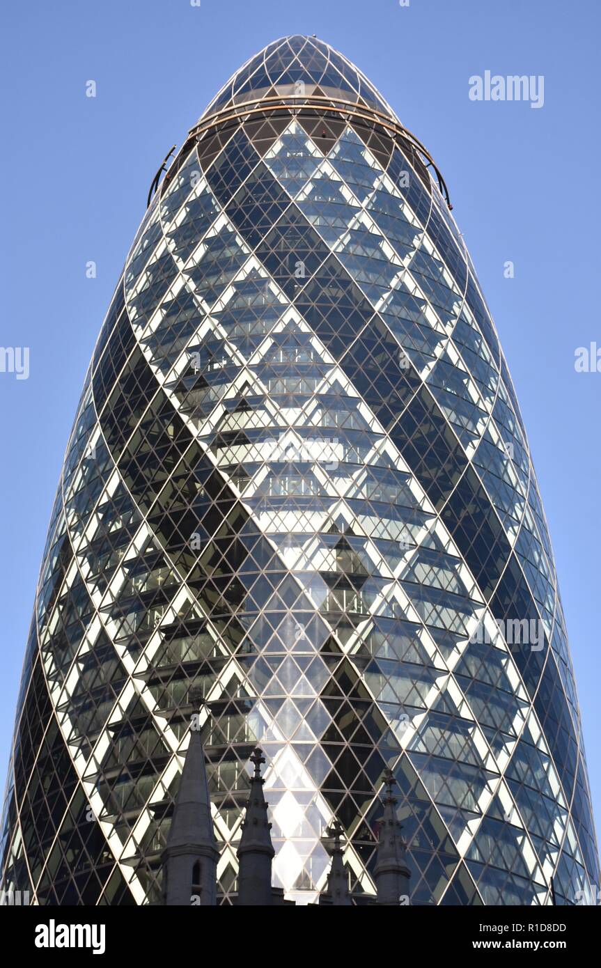 The Gherkin Turm (30 St Mary Axe) Wolkenkratzer in der City von London, am Nordufer der Themse. Stockfoto