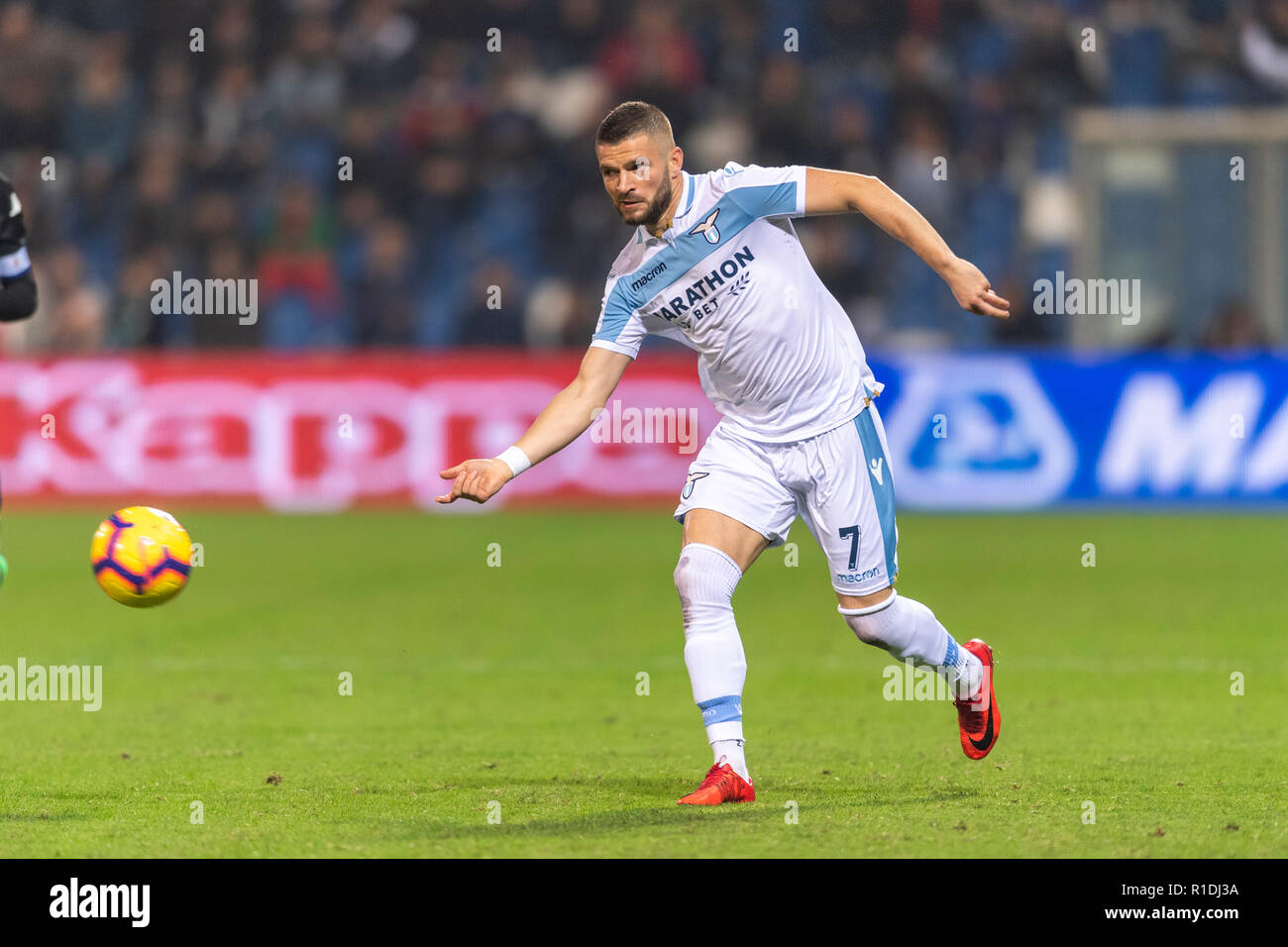 Reggio Emilia, Italien. 11 Nov, 2018. Valon Berisha (Latium) während Erie der Italienischen eine "Übereinstimmung zwischen Sassuolo 1-1 Lazio bei Mapei Stadion am 11. November 2018 in Reggio Emilia, Italien. Credit: Maurizio Borsari/LBA/Alamy leben Nachrichten Stockfoto